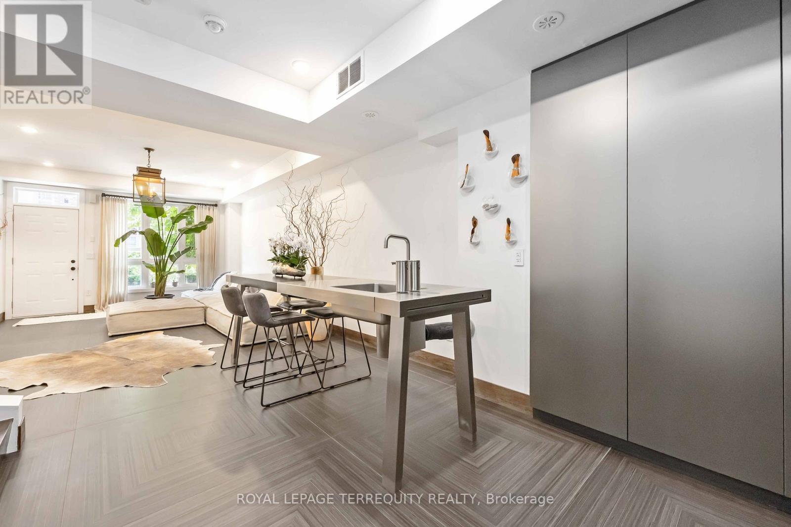 30 - 3 Elsie Lane, Toronto, Ontario  M6P 0B8 - Photo 6 - W12616418