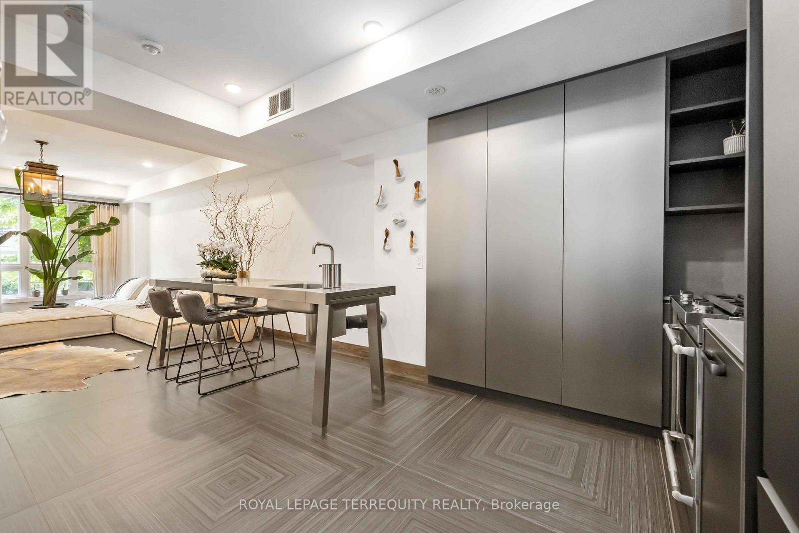 30 - 3 Elsie Lane, Toronto, Ontario  M6P 0B8 - Photo 7 - W12616418