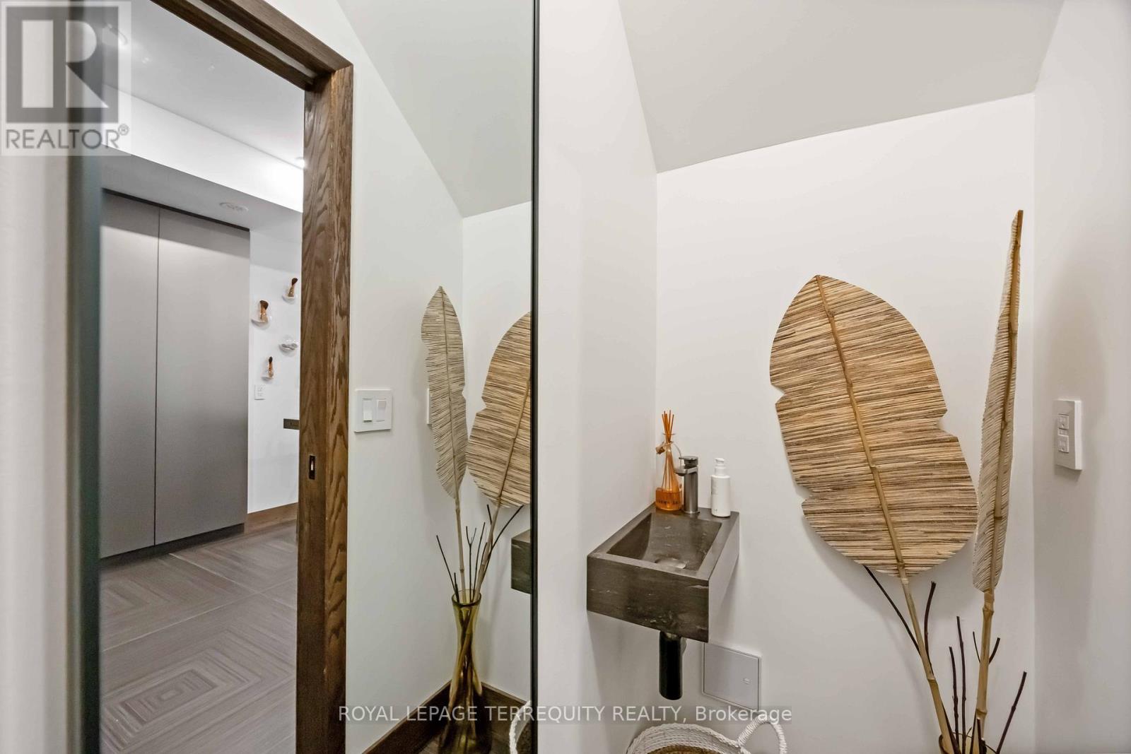 30 - 3 Elsie Lane, Toronto, Ontario  M6P 0B8 - Photo 9 - W12616418