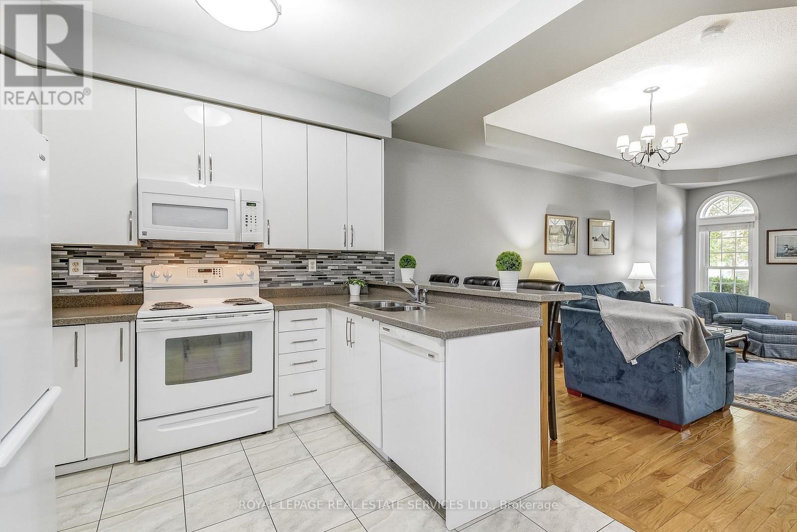 200 Glenashton Drive, Oakville, Ontario  L6H 6H6 - Photo 16 - W12616426