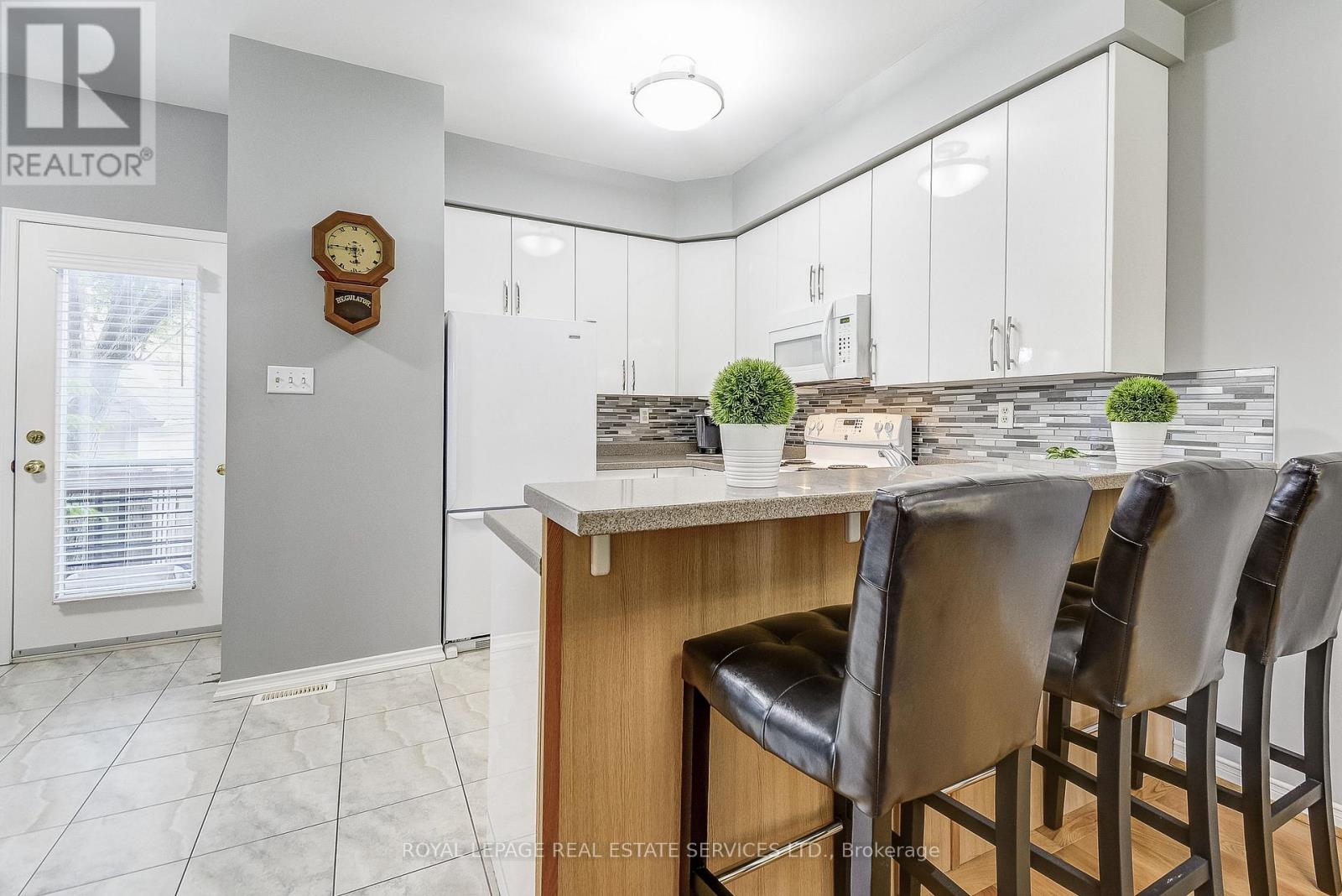 200 Glenashton Drive, Oakville, Ontario  L6H 6H6 - Photo 18 - W12616426