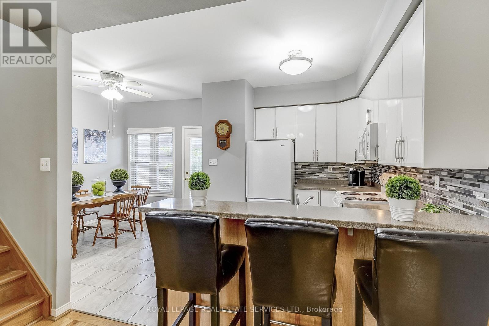 200 Glenashton Drive, Oakville, Ontario  L6H 6H6 - Photo 21 - W12616426