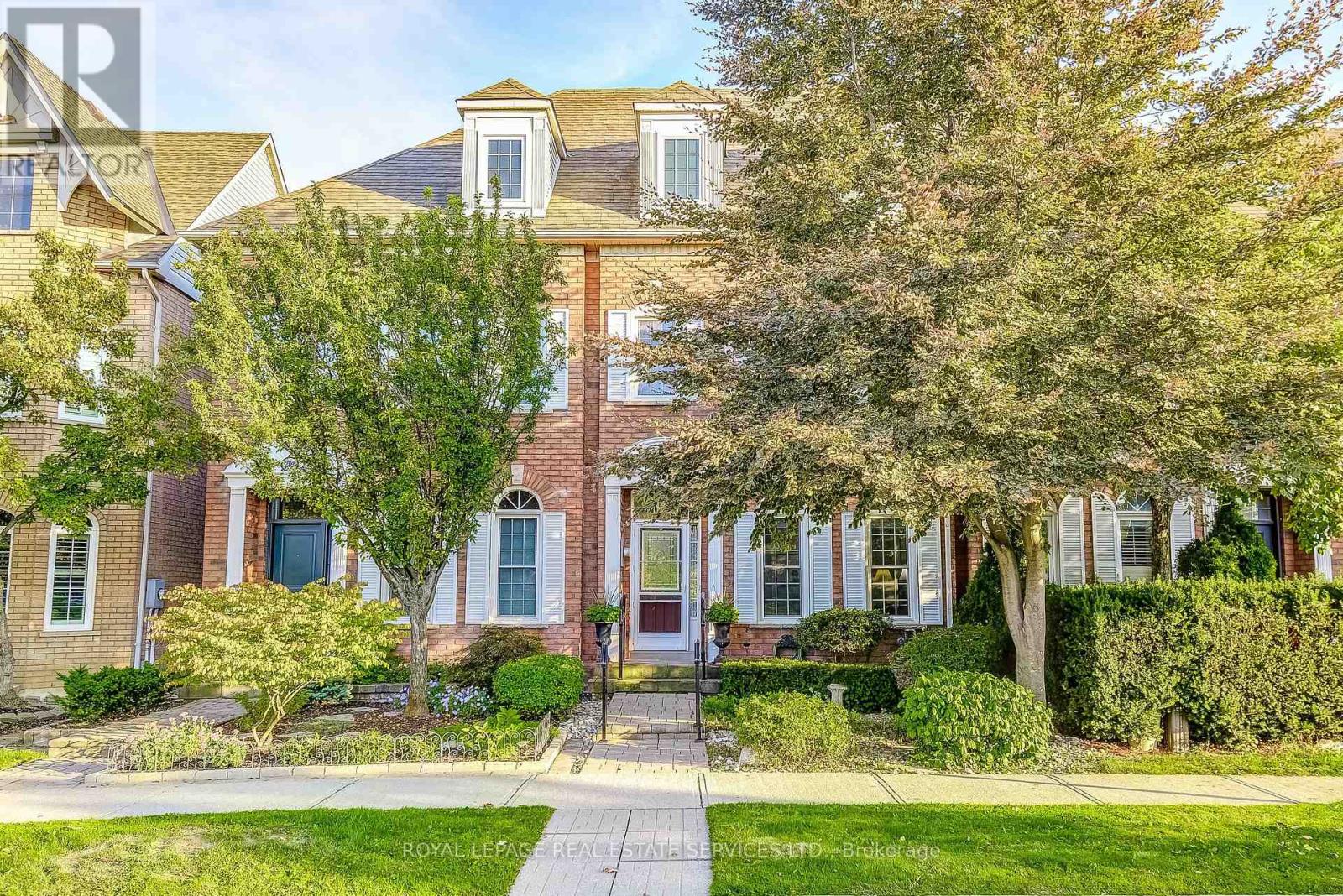 200 Glenashton Drive, Oakville, Ontario  L6H 6H6 - Photo 3 - W12616426