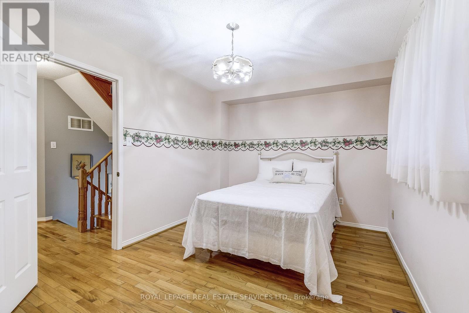 200 Glenashton Drive, Oakville, Ontario  L6H 6H6 - Photo 31 - W12616426