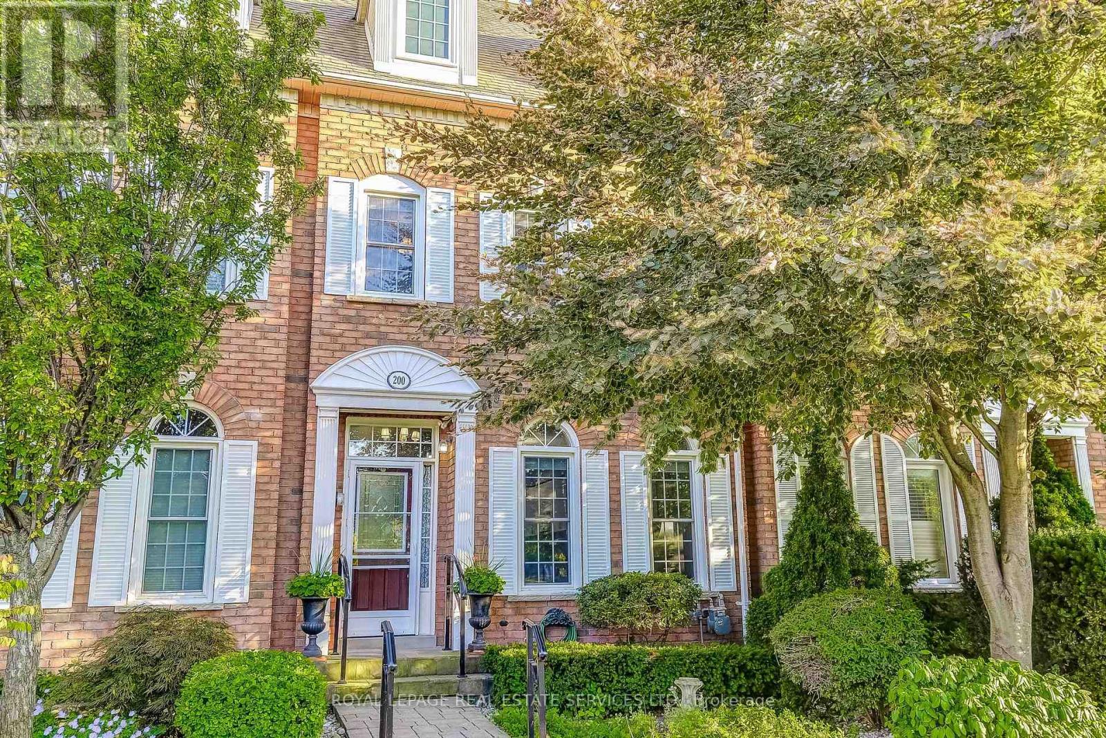 200 Glenashton Drive, Oakville, Ontario  L6H 6H6 - Photo 6 - W12616426