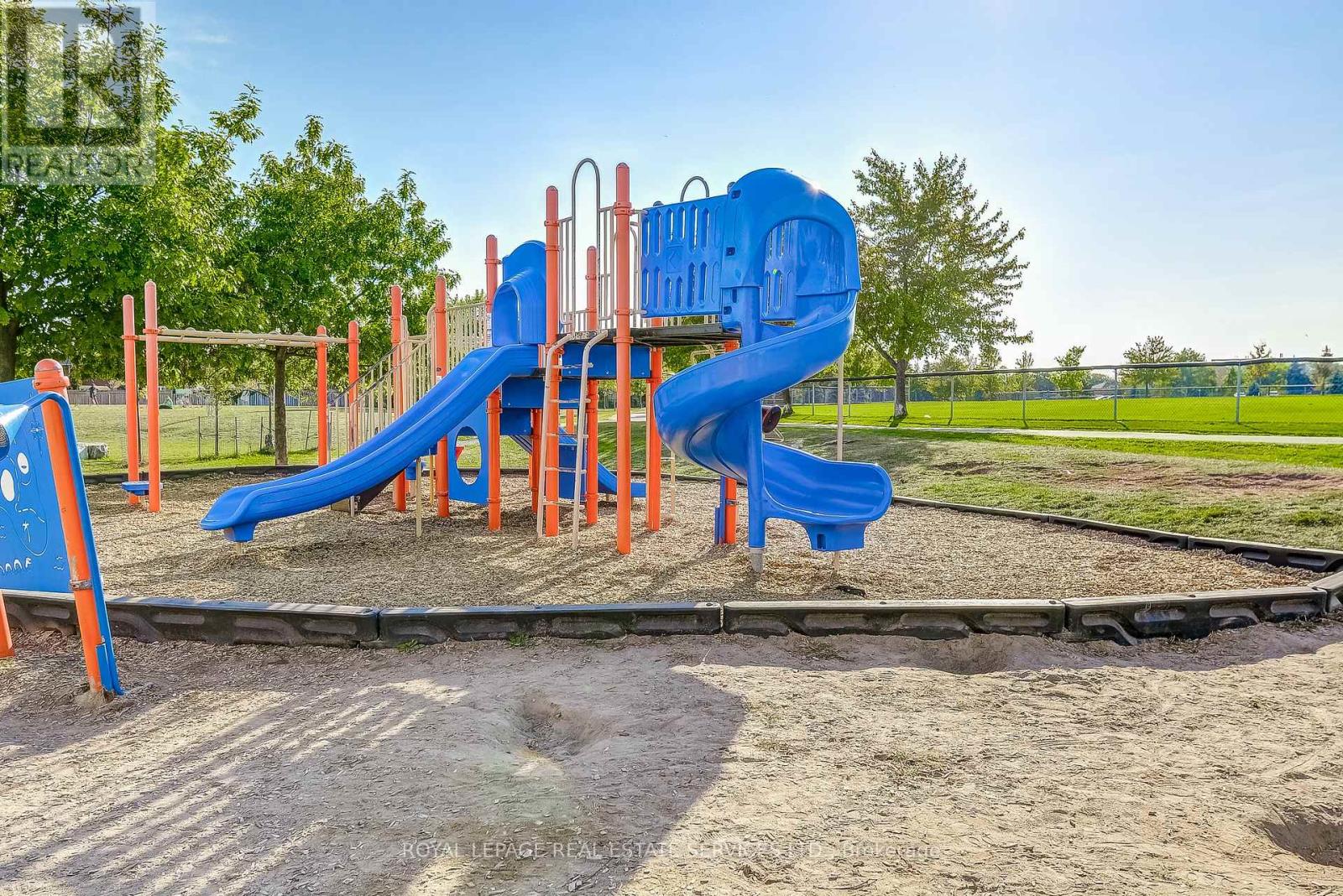 200 Glenashton Drive, Oakville, Ontario  L6H 6H6 - Photo 8 - W12616426