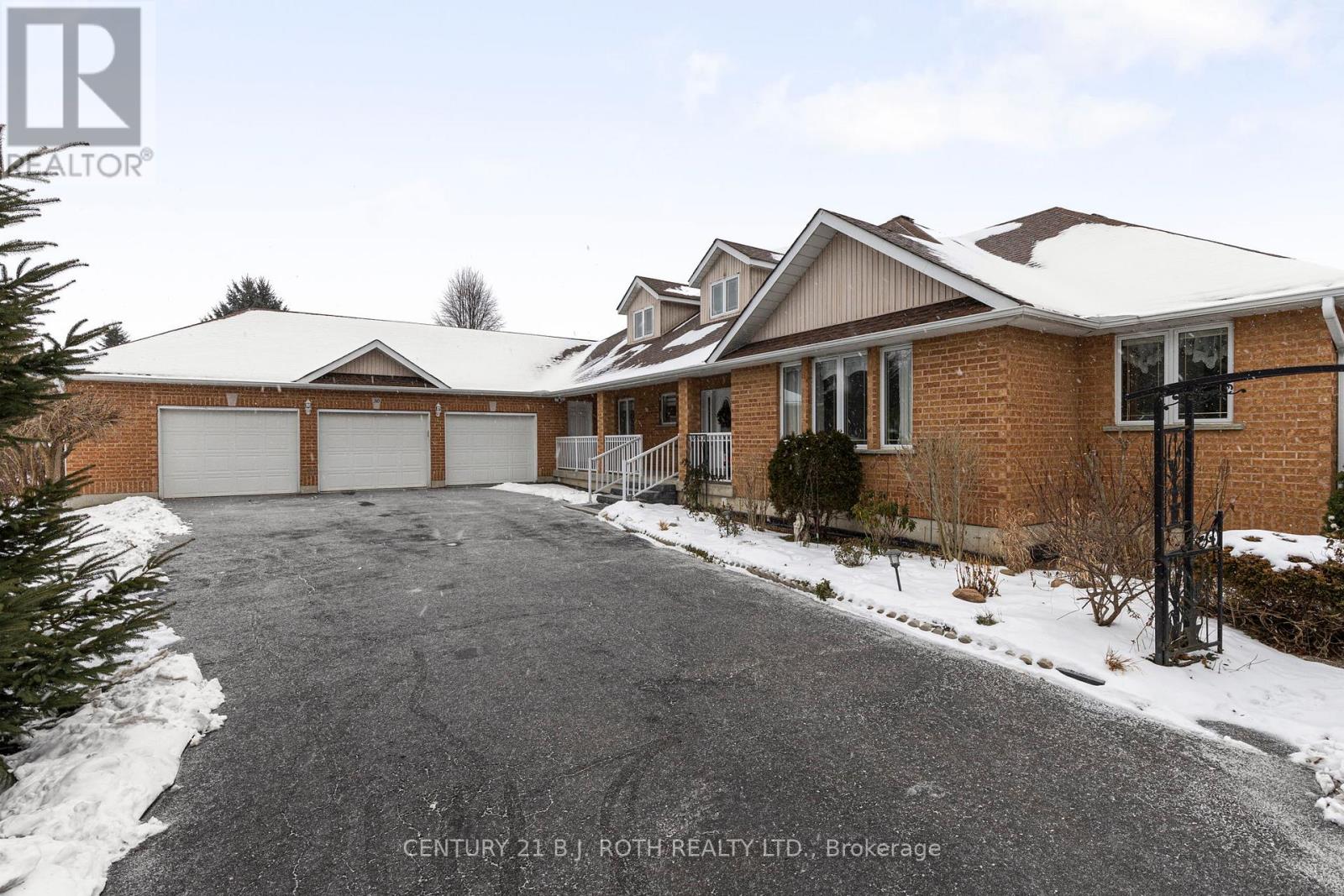 30 Tecumseth Heights Drive, New Tecumseth, Ontario L0G 1W0 - Photo 1 - N12572046
