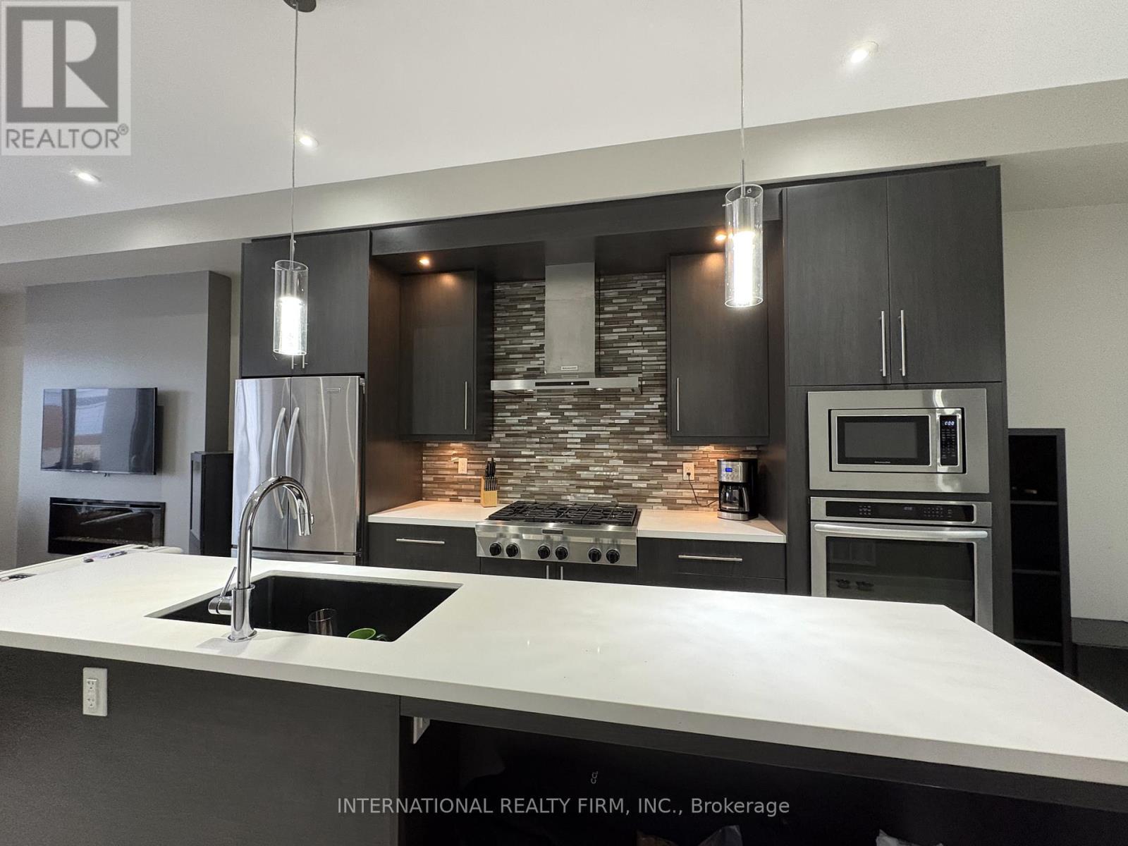 286 Vellwood Common, Oakville, Ontario  L6L 0E8 - Photo 7 - W12615570