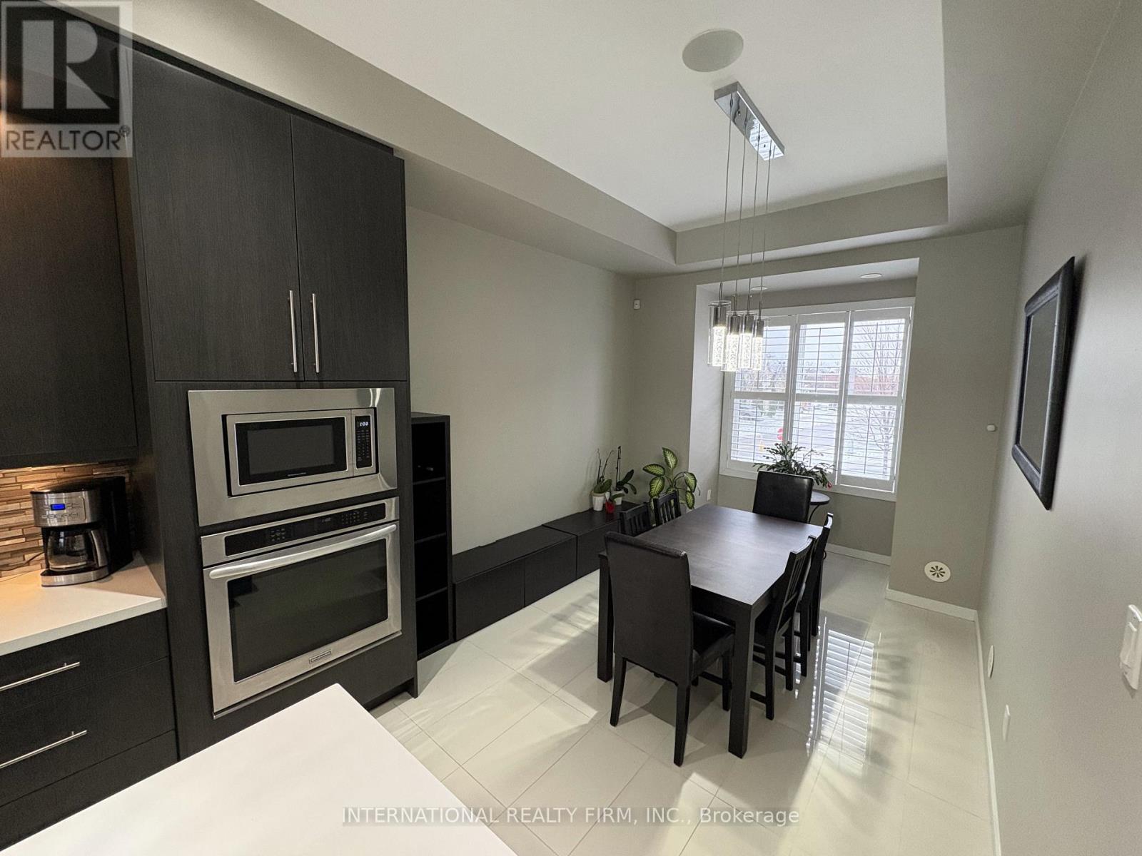 286 Vellwood Common, Oakville, Ontario  L6L 0E8 - Photo 3 - W12615570