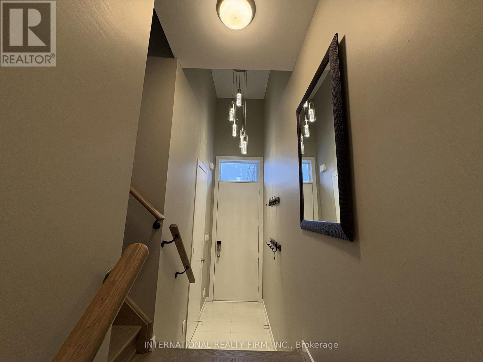 286 Vellwood Common, Oakville, Ontario  L6L 0E8 - Photo 2 - W12615570