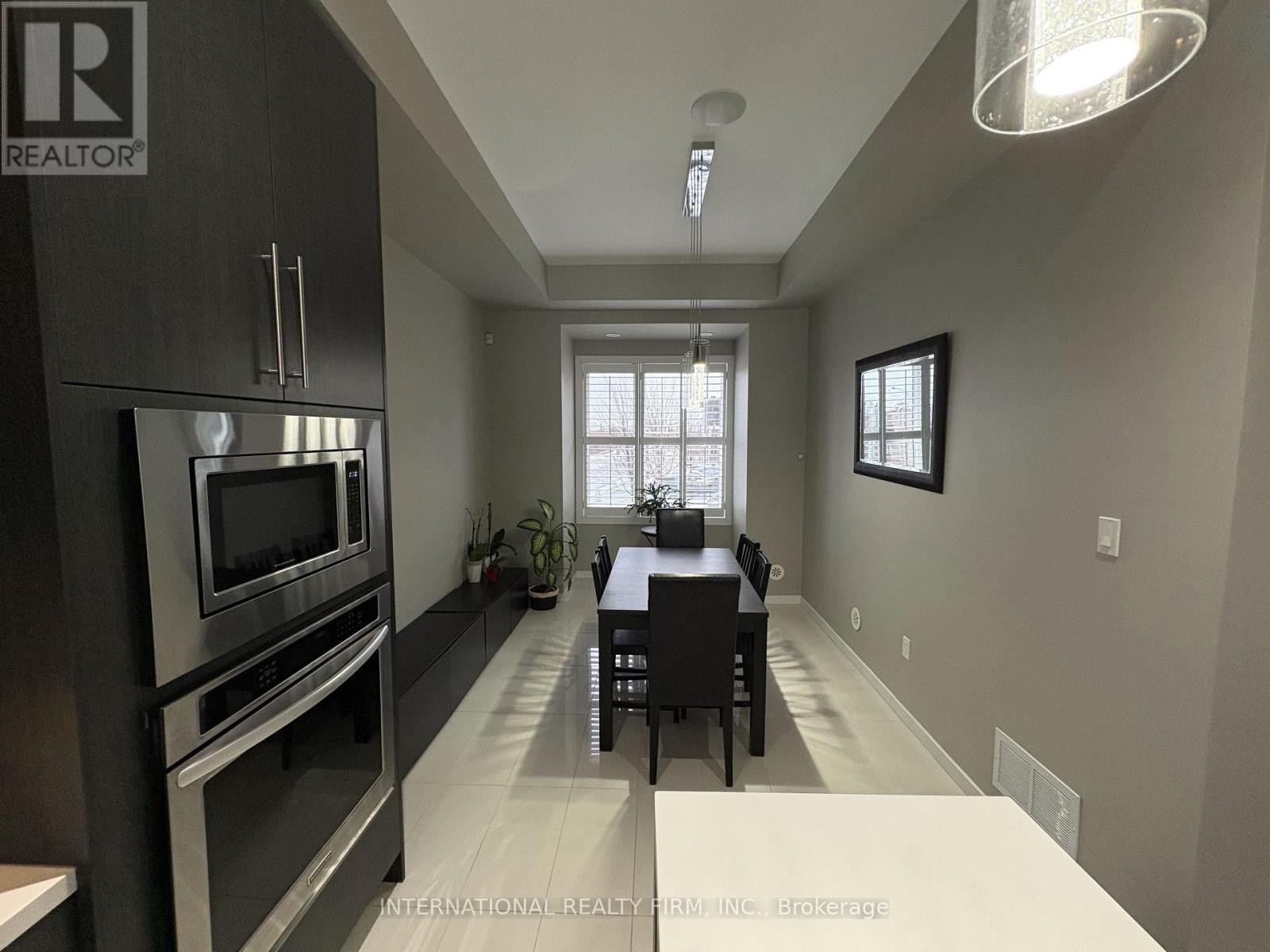 286 Vellwood Common, Oakville, Ontario  L6L 0E8 - Photo 4 - W12615570