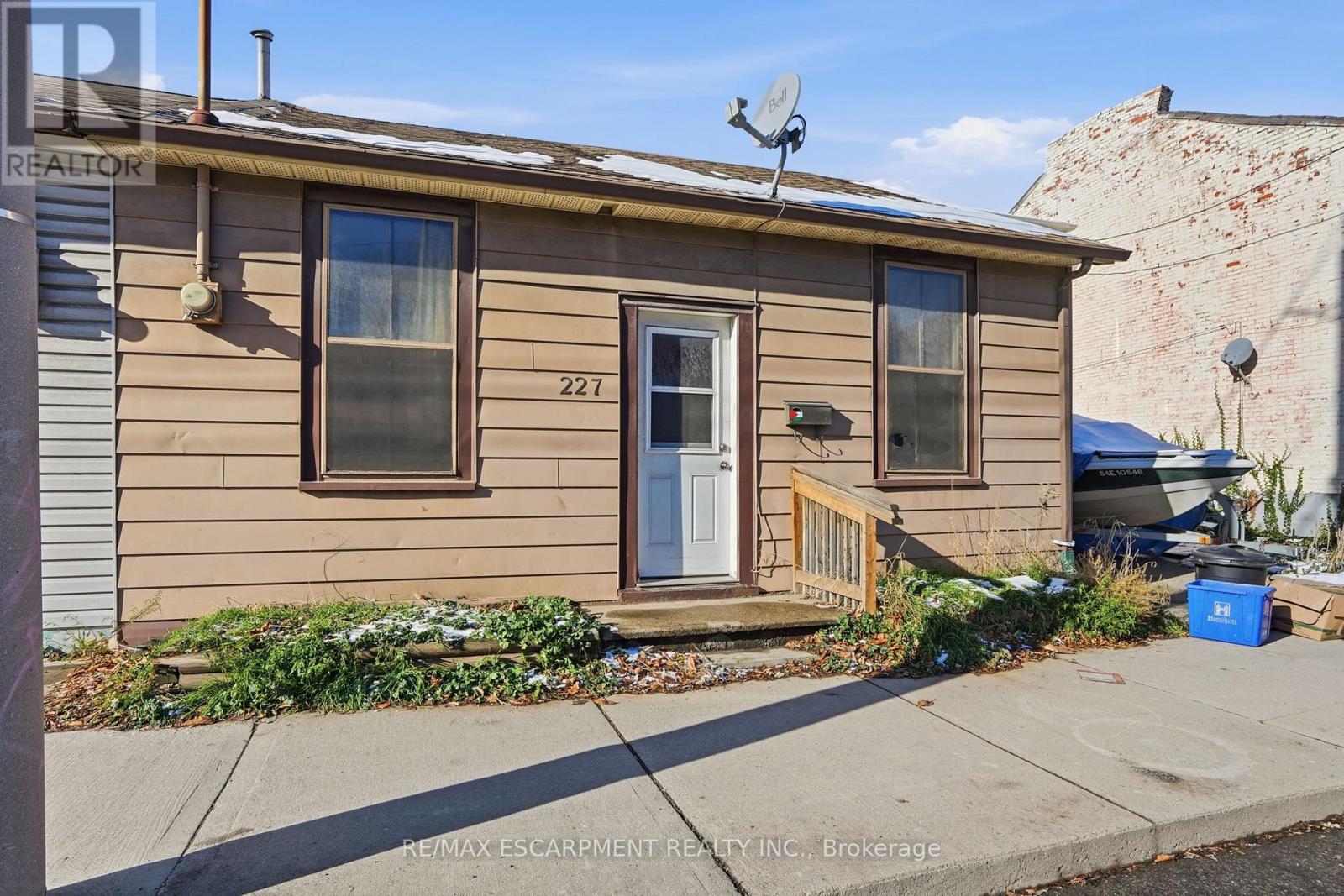 227 Wellington Street N, Hamilton, Ontario  L8L 5A7 - Photo 2 - X12616408