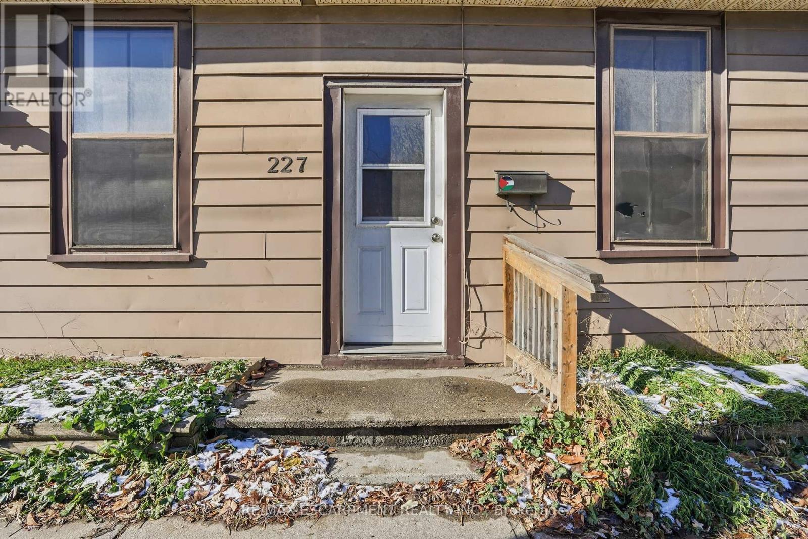 227 Wellington Street N, Hamilton, Ontario  L8L 5A7 - Photo 3 - X12616408