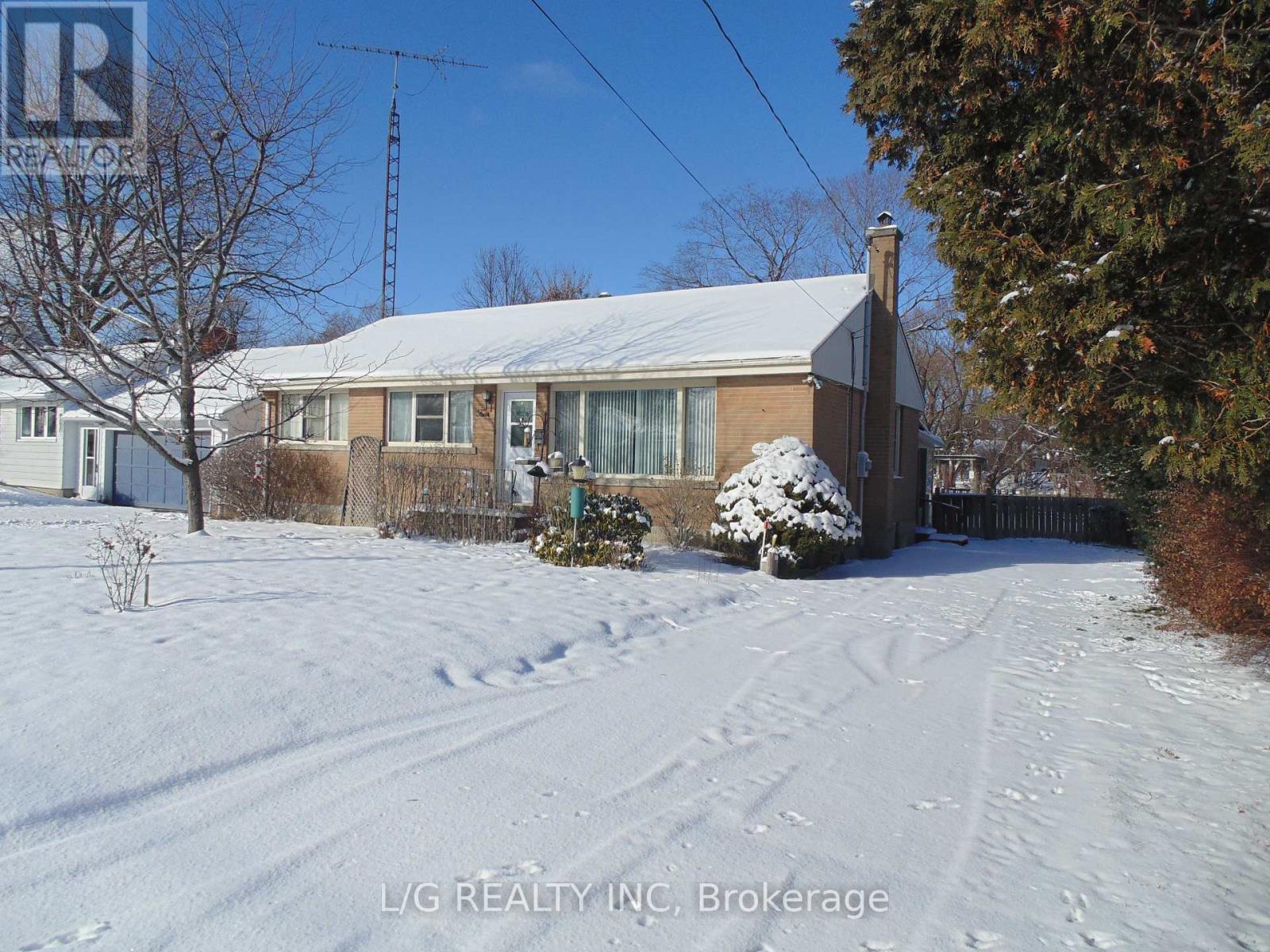 4 Brookview Crescent, Brockville, Ontario  K6V 4P1 - Photo 3 - X12616602