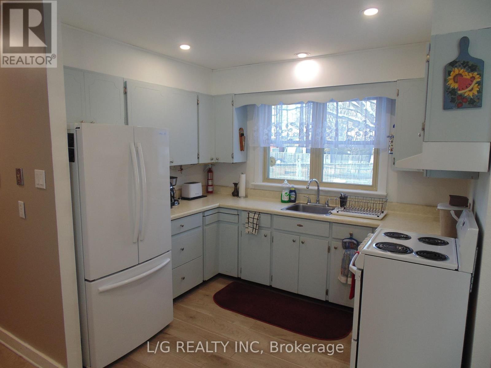 4 Brookview Crescent, Brockville, Ontario  K6V 4P1 - Photo 7 - X12616602