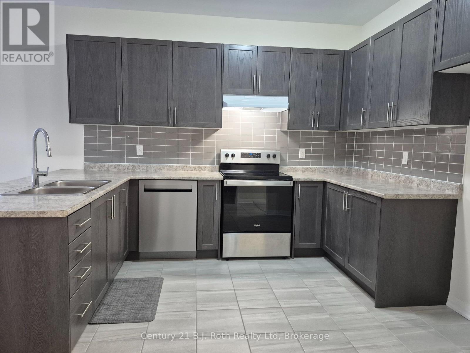 18 Revol Road, Penetanguishene, Ontario  L9M 0W8 - Photo 4 - S12616482