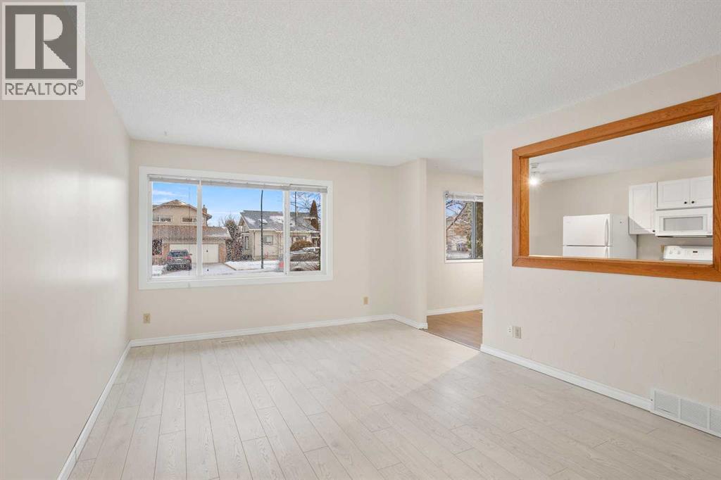 99 Dawson Street, Red Deer, Alberta  T4R 1V8 - Photo 3 - A2273403