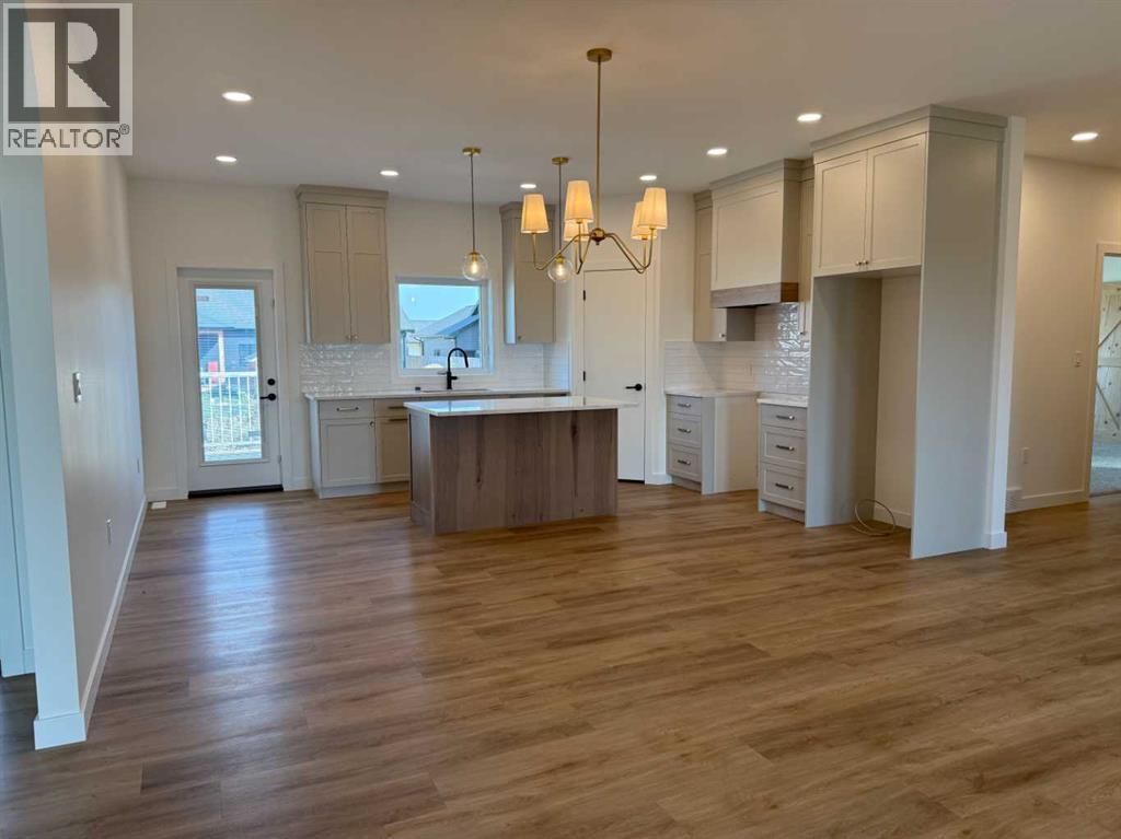 216 Westview Crescent W, Bow Island, Alberta  T0K 0G0 - Photo 3 - A2255648