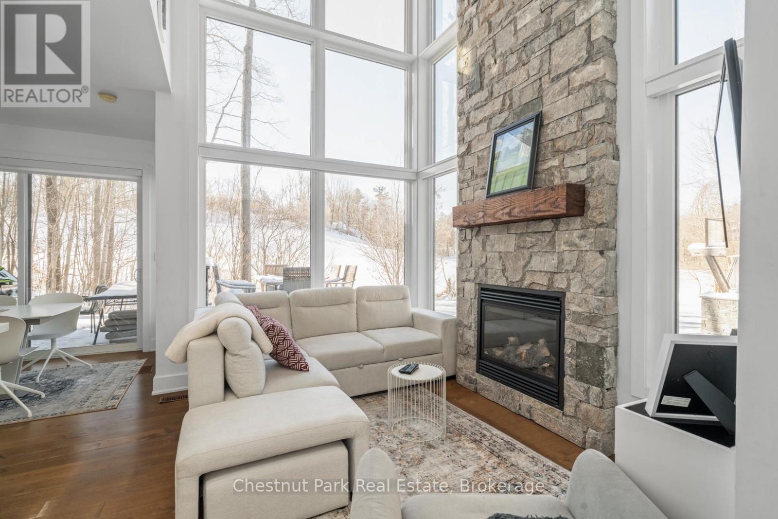 10 Carrick Trail, Gravenhurst, Ontario  P1P 0A6 - Photo 5 - X12616596