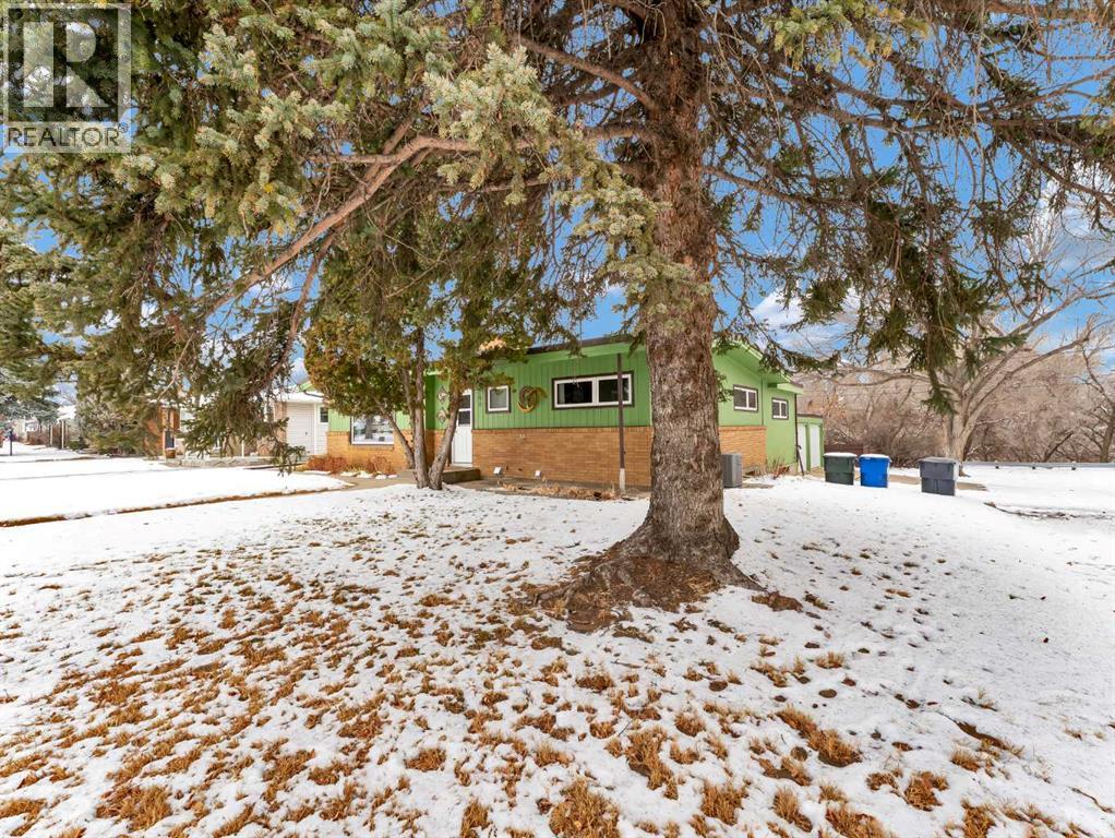 190 Connaught Drive Sw, Medicine Hat, Alberta  T1A 5H6 - Photo 2 - A2273757