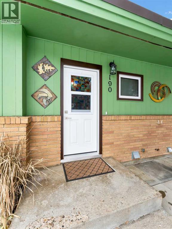 190 Connaught Drive Sw, Medicine Hat, Alberta  T1A 5H6 - Photo 3 - A2273757