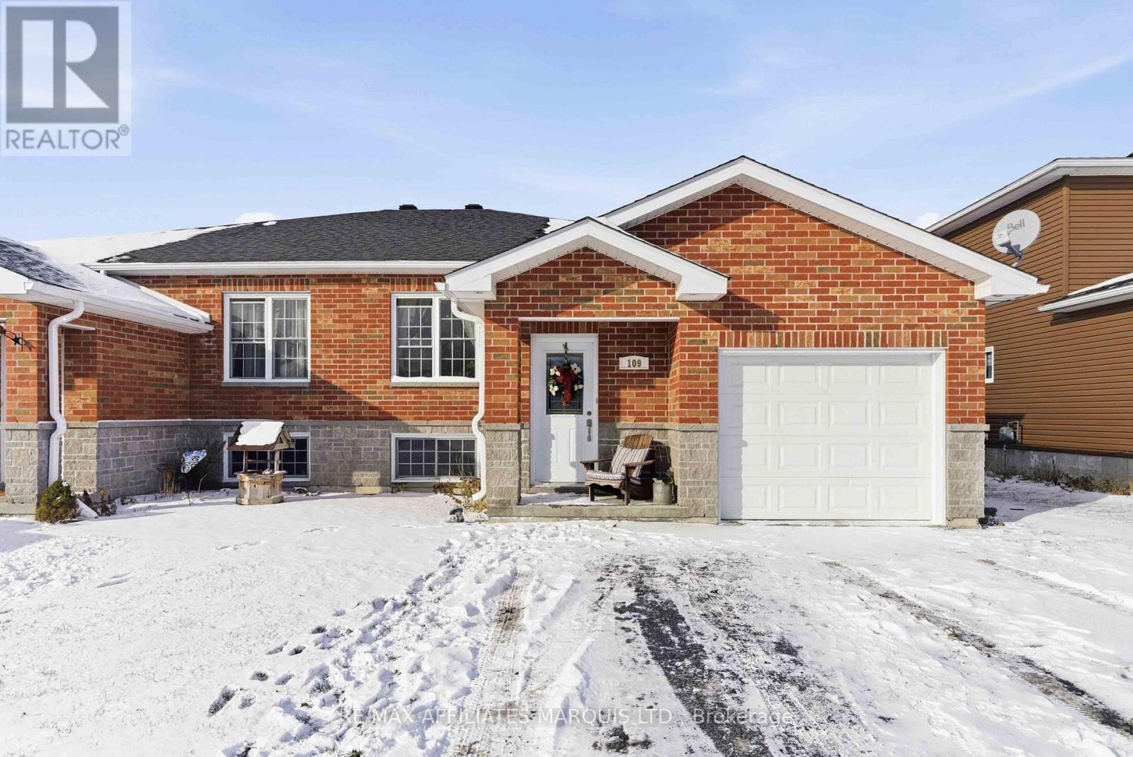 109 French Avenue, South Stormont, Ontario  K0C 1P0 - Photo 1 - X12616578