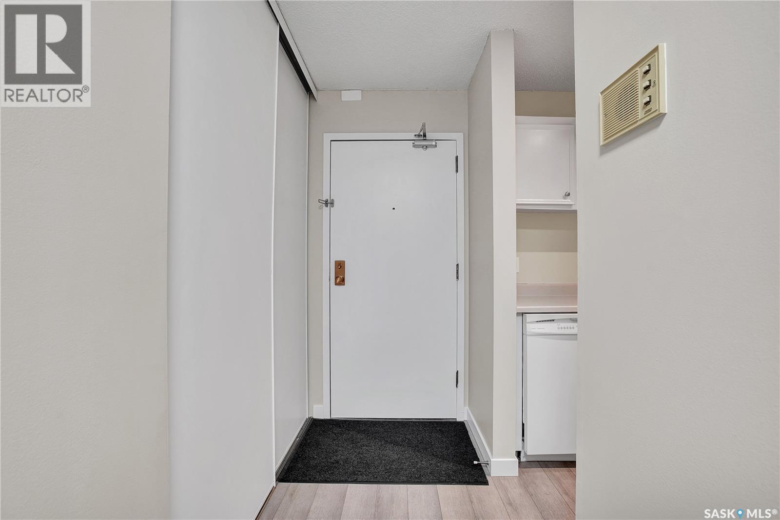 203 207c Tait Place, Saskatoon, Saskatchewan  S7H 5L8 - Photo 3 - SK025477