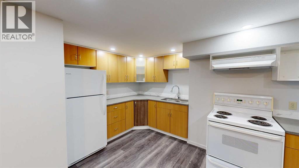 B, 845 Stafford Drive N, Lethbridge, Alberta  T1H 2B7 - Photo 3 - A2274746