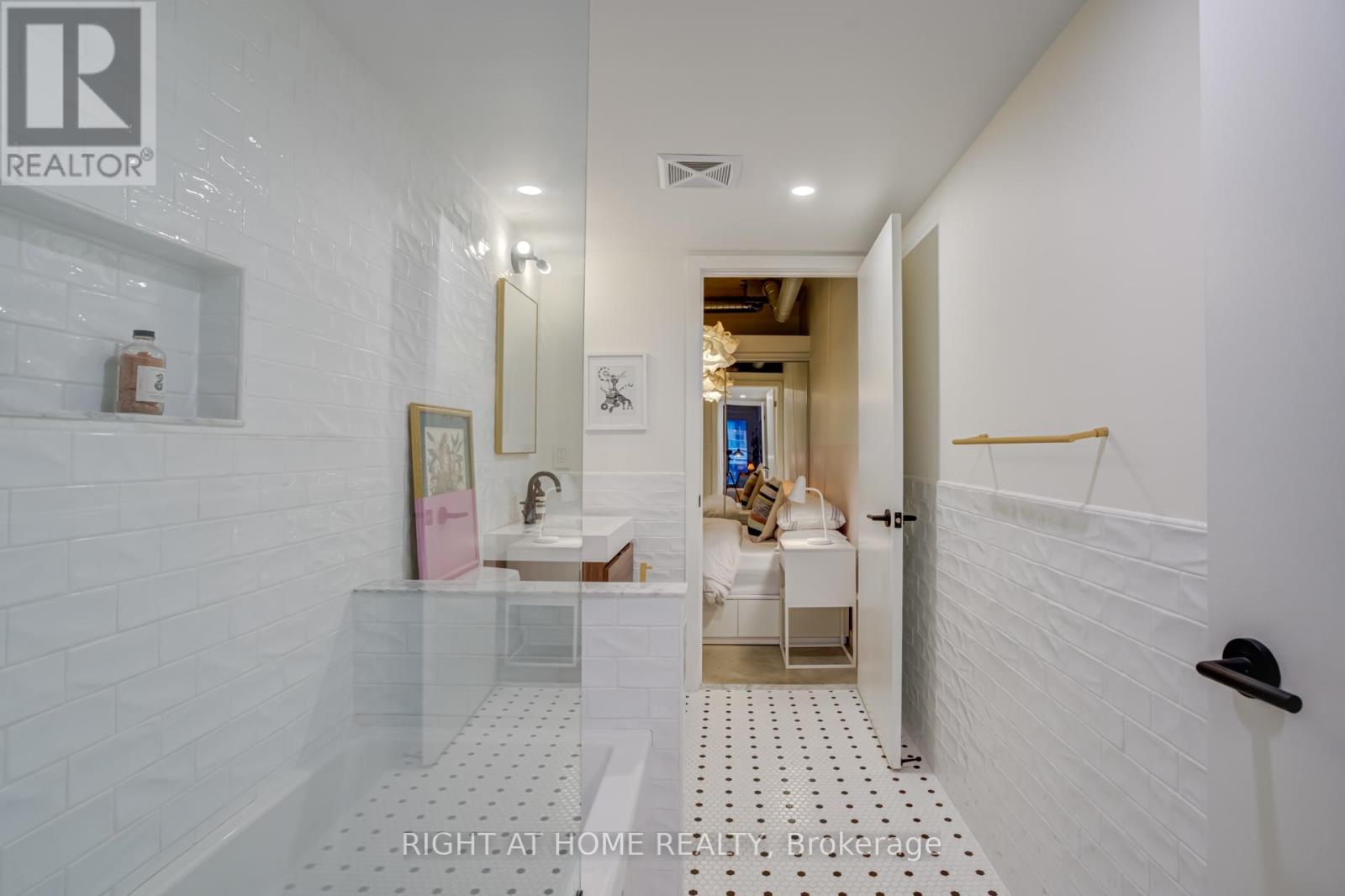 516 - 150 Sudbury Street, Toronto, Ontario  M6J 3S8 - Photo 21 - C12616574