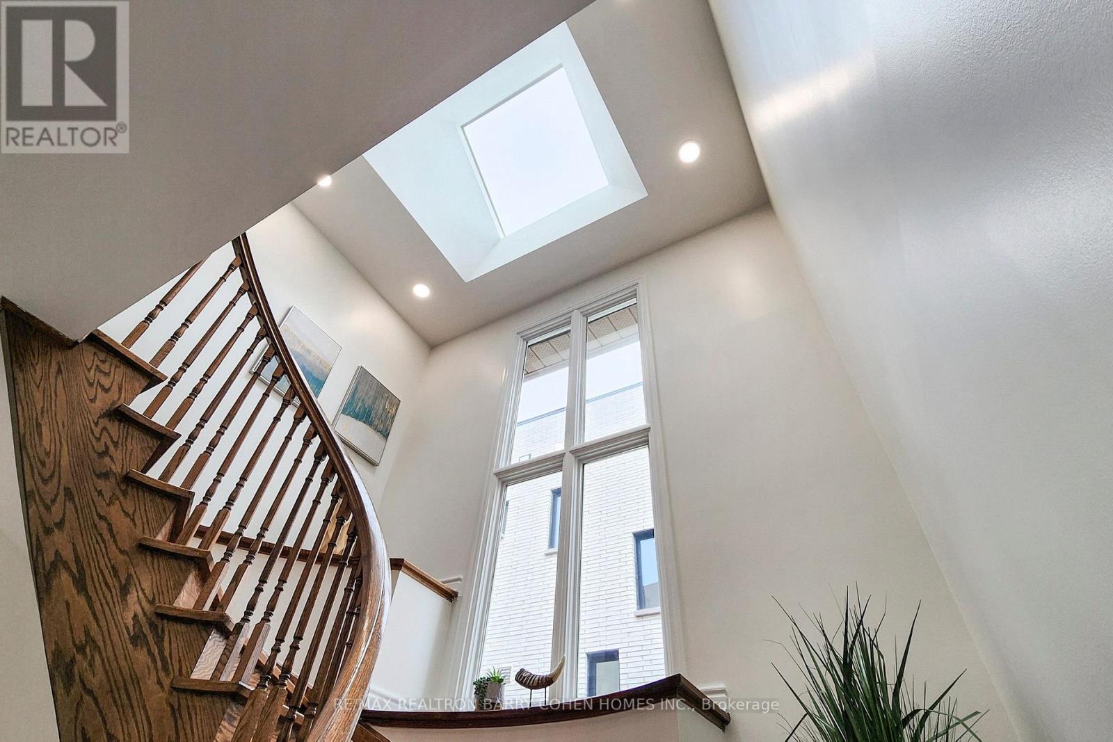 12 Larkfield Drive, Toronto, Ontario  M3B 2H1 - Photo 5 - C12616592