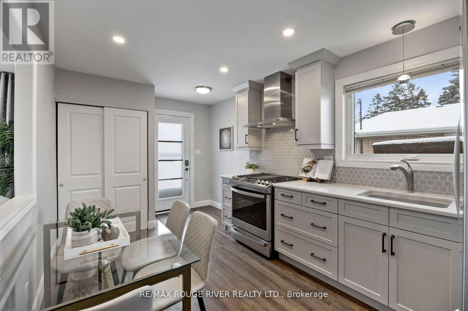 819 Sanok Drive, Pickering, Ontario  L1W 2R1 - Photo 8 - E12616580