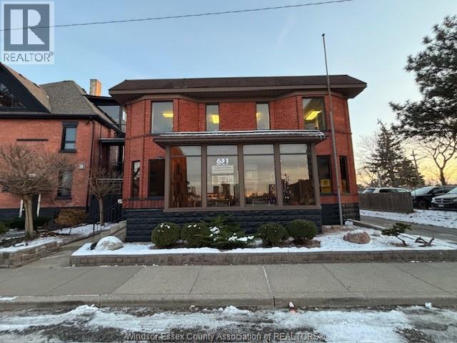 MLS# 25031540: 631 PITT STREET Unit# LOWER, Windsor, Canada