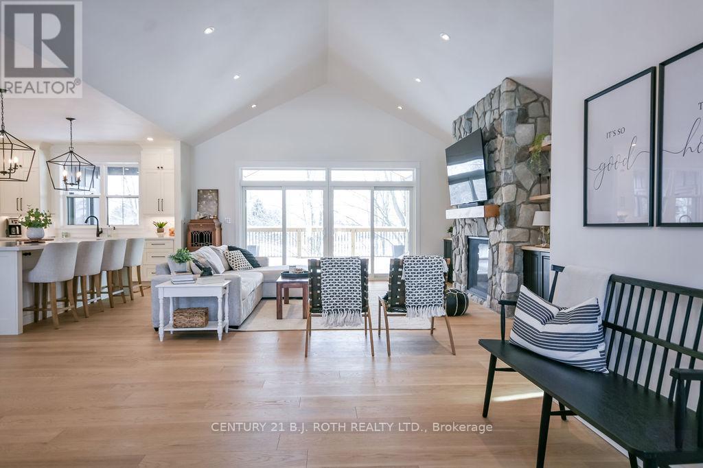 63 Highland Drive, Oro-Medonte, Ontario  L0L 2L0 - Photo 5 - S12616462