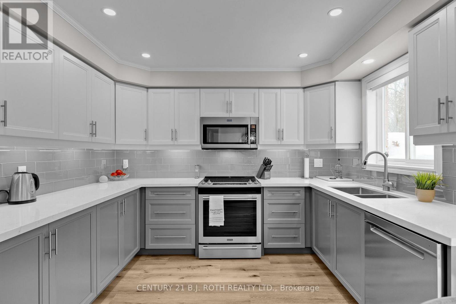 53 Benson Drive, Barrie (Sandy Hollow), Ontario L4N 7Y1 - Photo 12 - S12616472