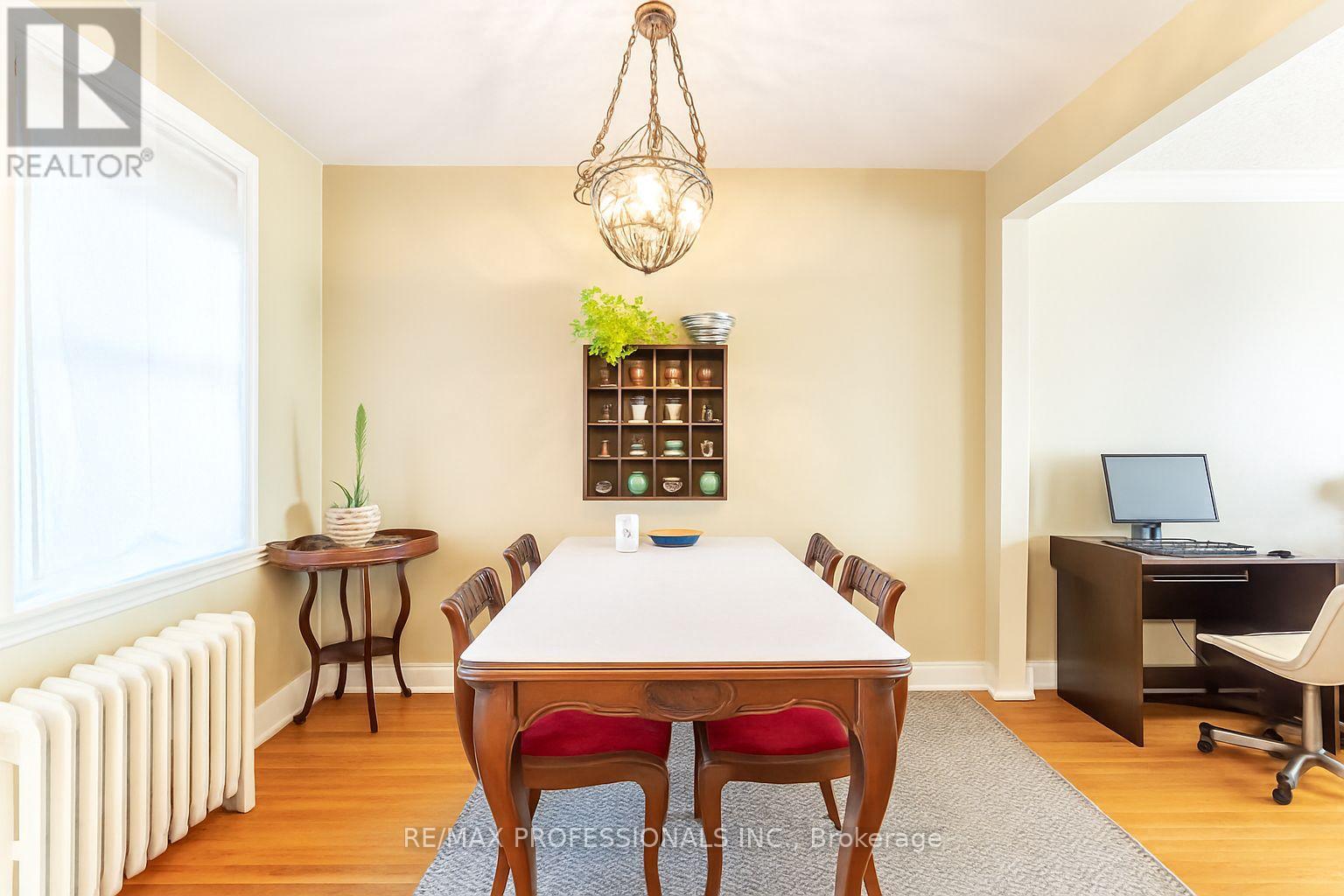 40 Warren Crescent, Toronto, Ontario  M6S 4S2 - Photo 6 - W12583882