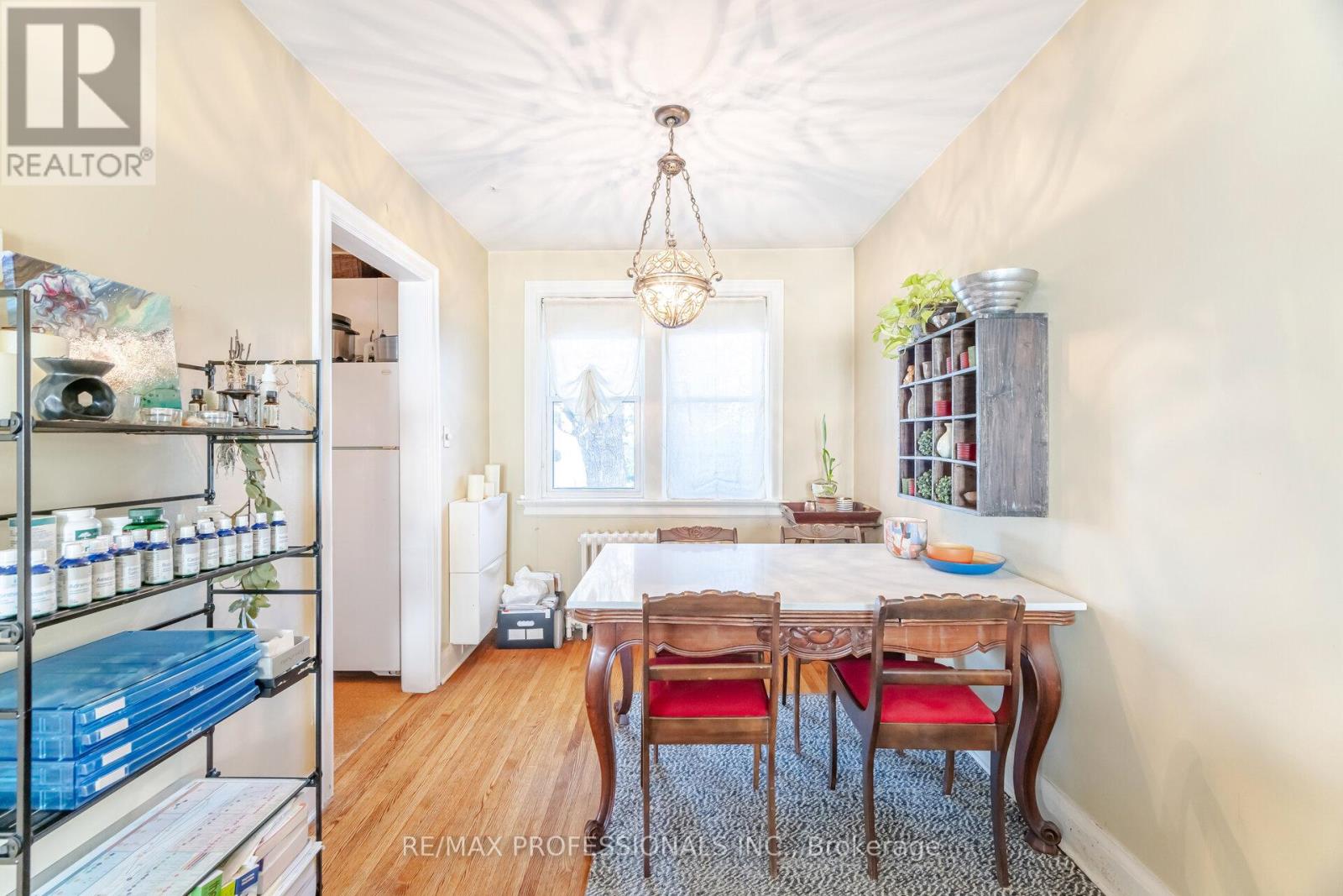 40 Warren Crescent, Toronto, Ontario  M6S 4S2 - Photo 5 - W12583882