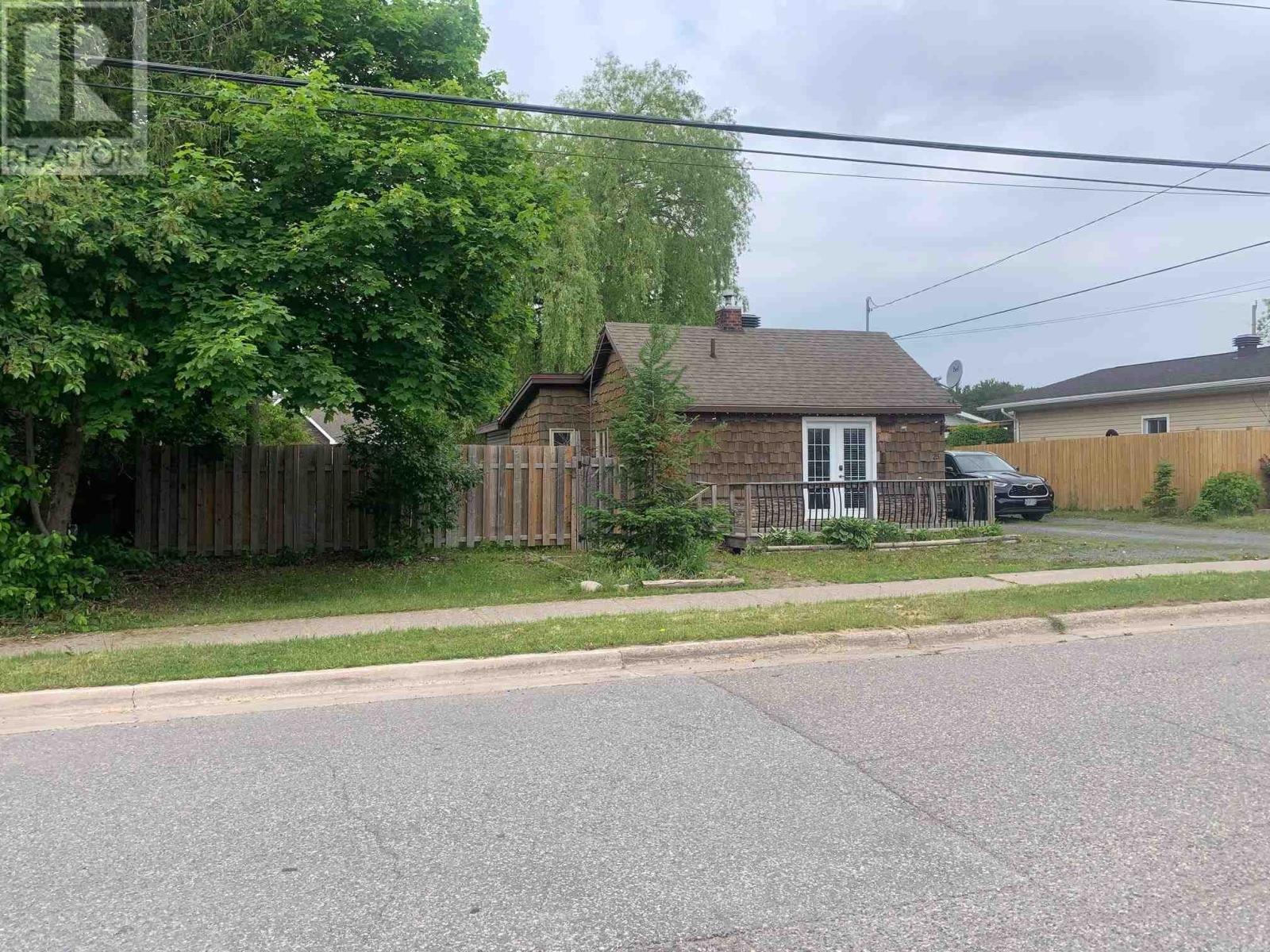 25 Elmwood Ave, Sault Ste. Marie, Ontario  P6B 4V6 - Photo 3 - SM252948