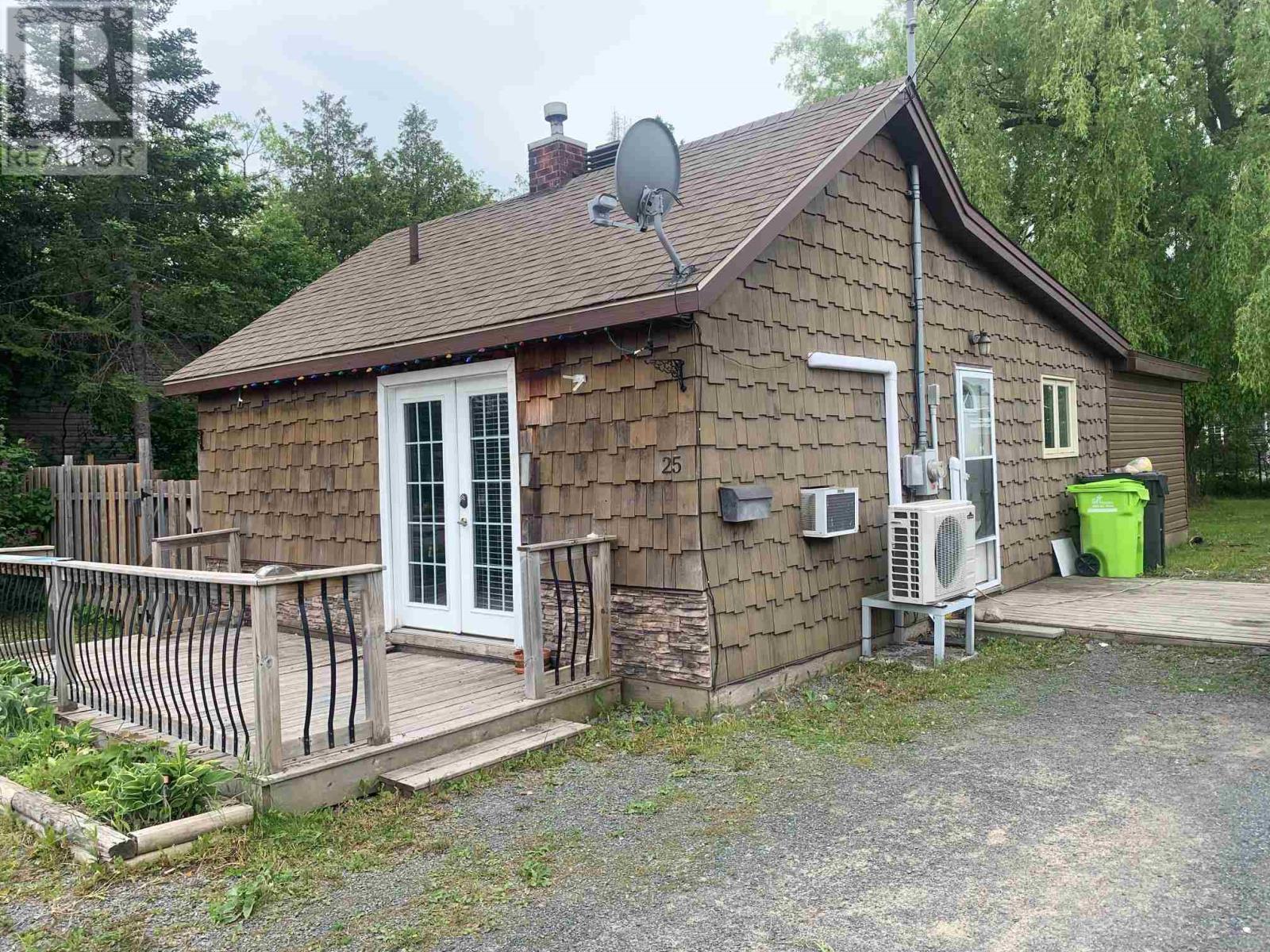 25 Elmwood Ave, Sault Ste. Marie, Ontario  P6B 4V6 - Photo 4 - SM252948