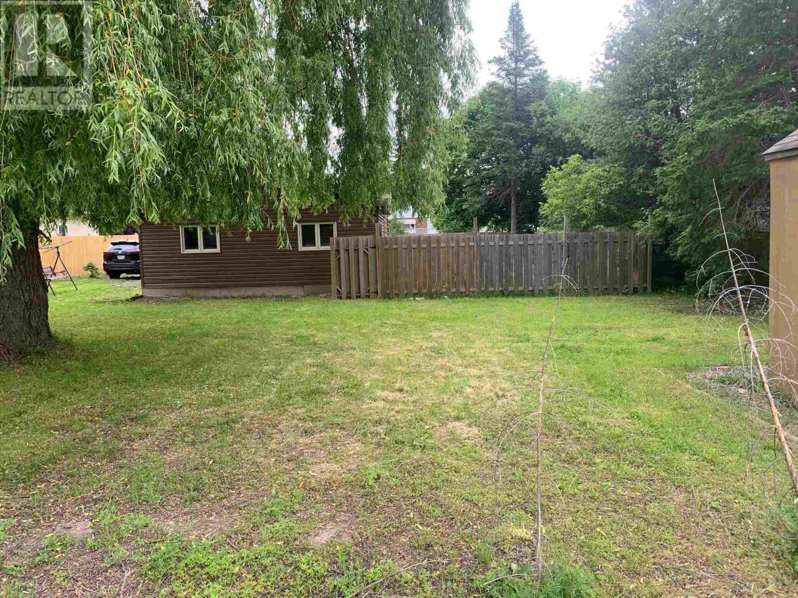 25 Elmwood Ave, Sault Ste. Marie, Ontario  P6B 4V6 - Photo 8 - SM252948