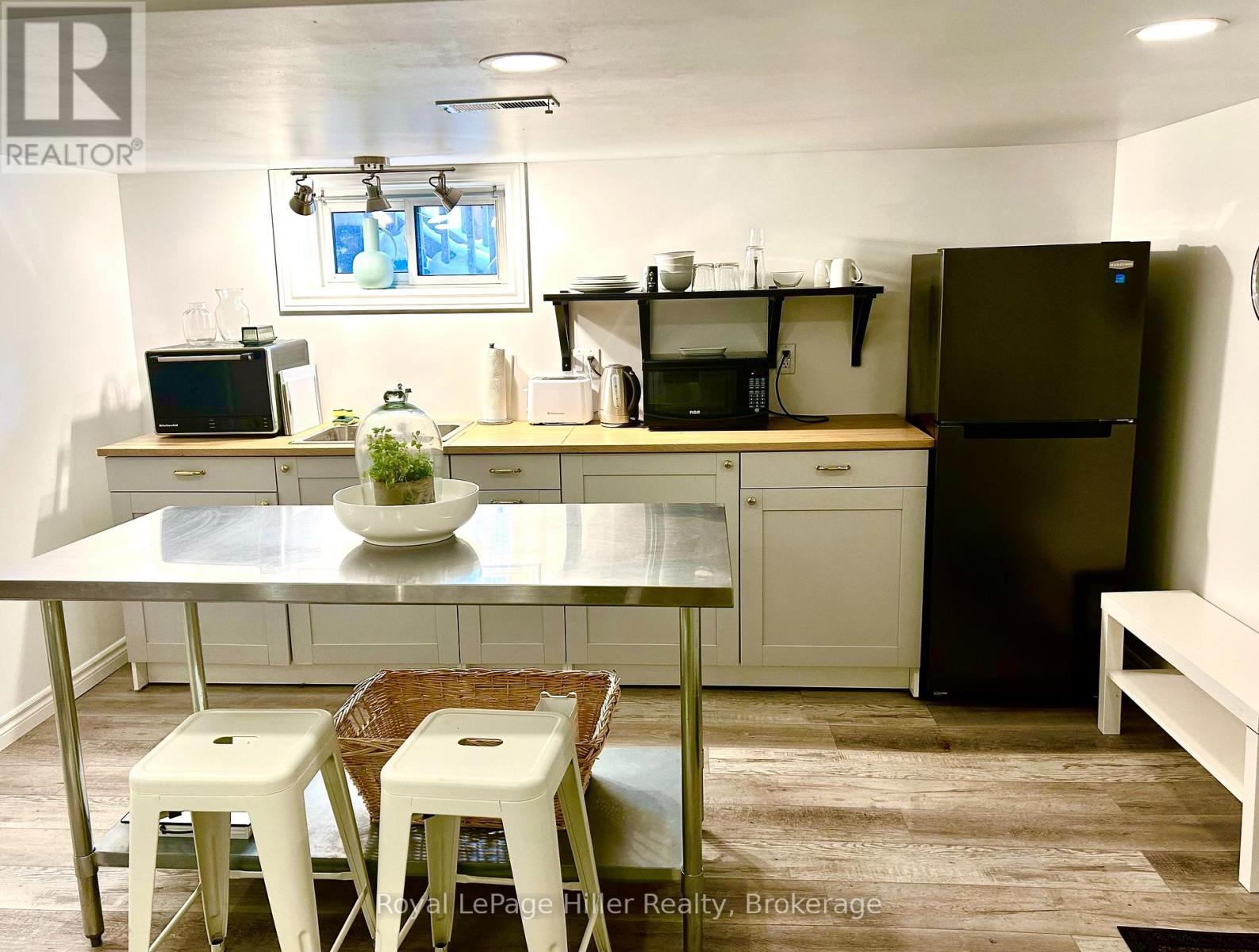 LOWER UNIT - 82 QUEEN STREET, stratford, Ontario