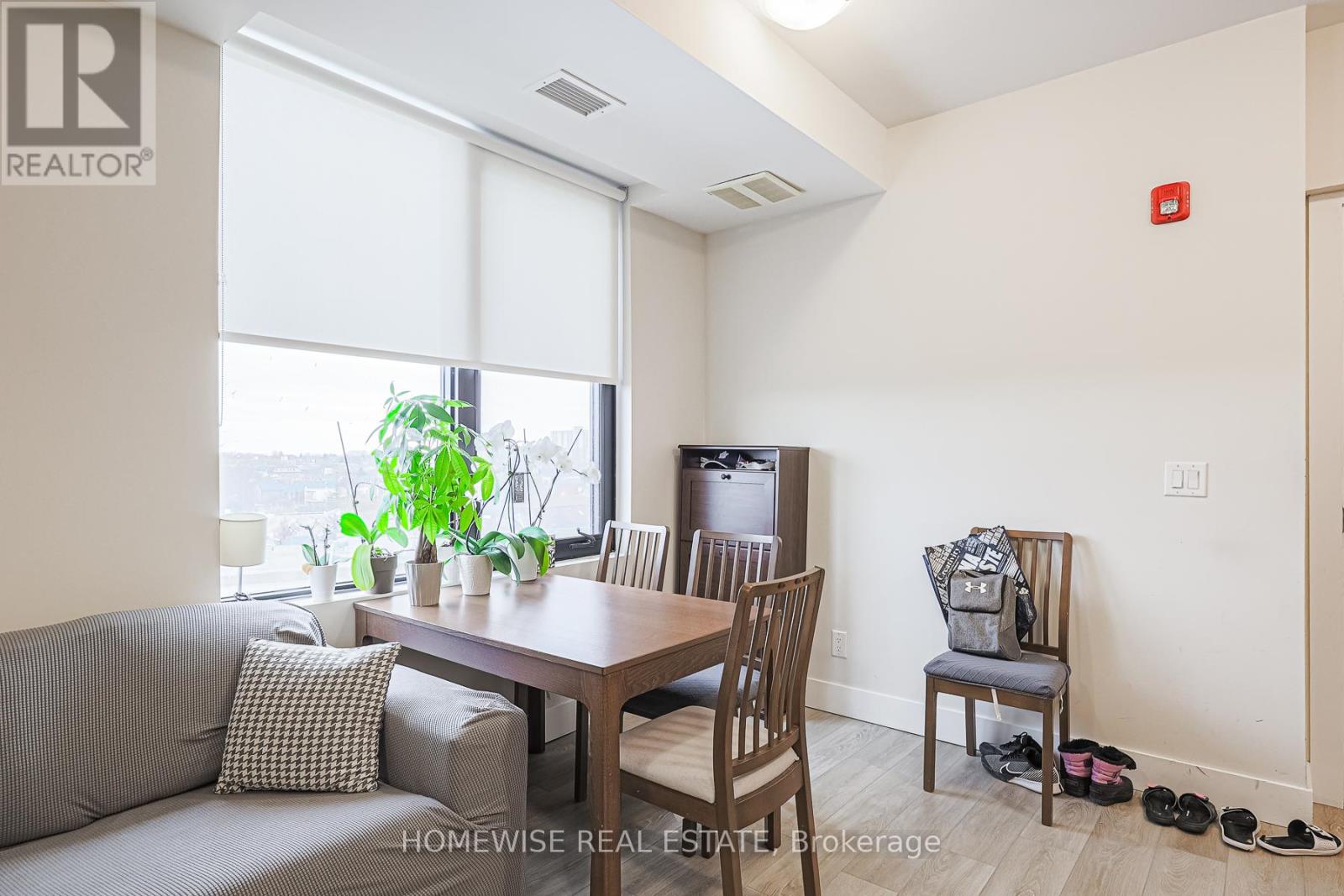 R02 - 293 Viewmount Avenue, Toronto, Ontario  M6B 3H8 - Photo 10 - W12616474