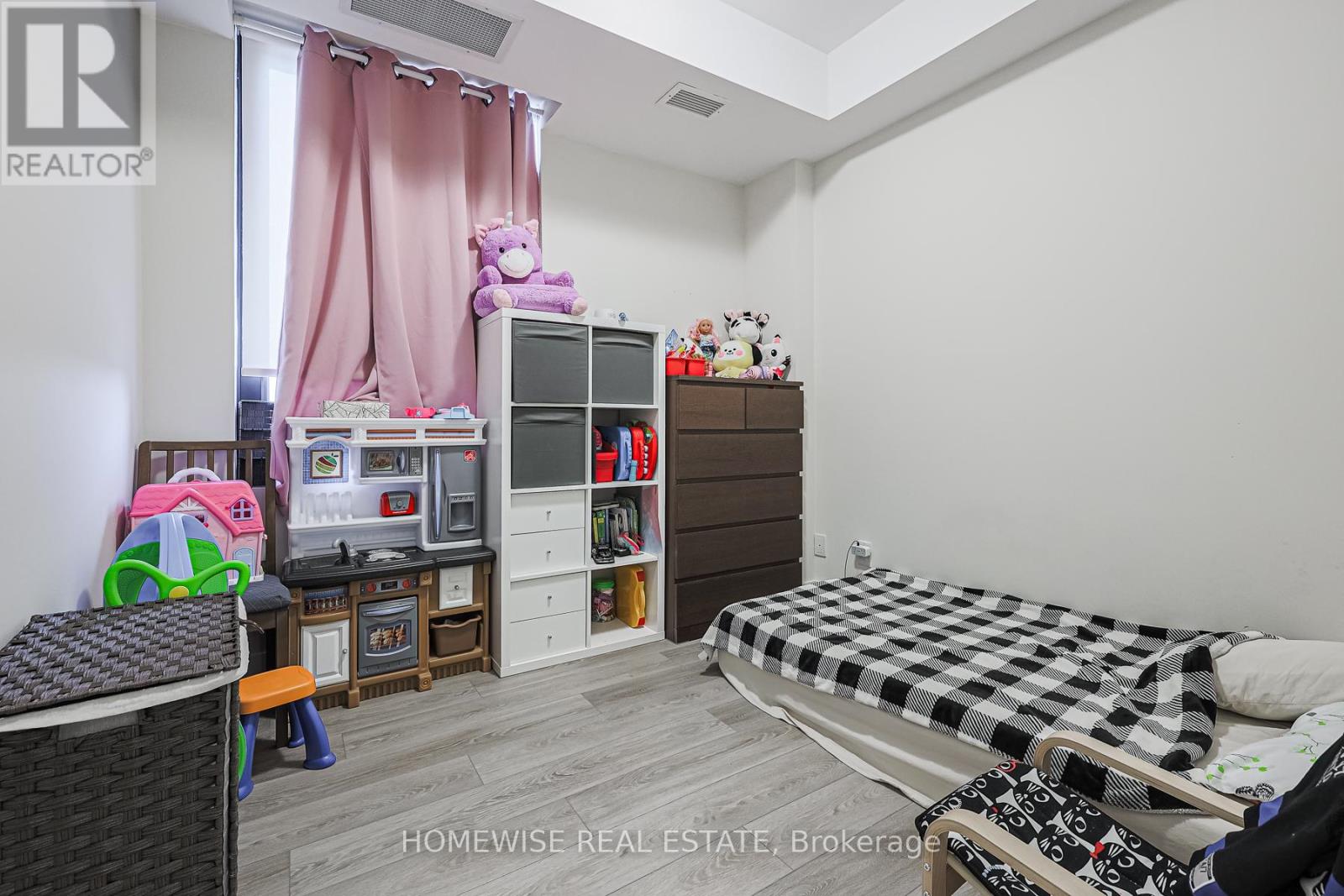 R02 - 293 Viewmount Avenue, Toronto, Ontario  M6B 3H8 - Photo 11 - W12616474