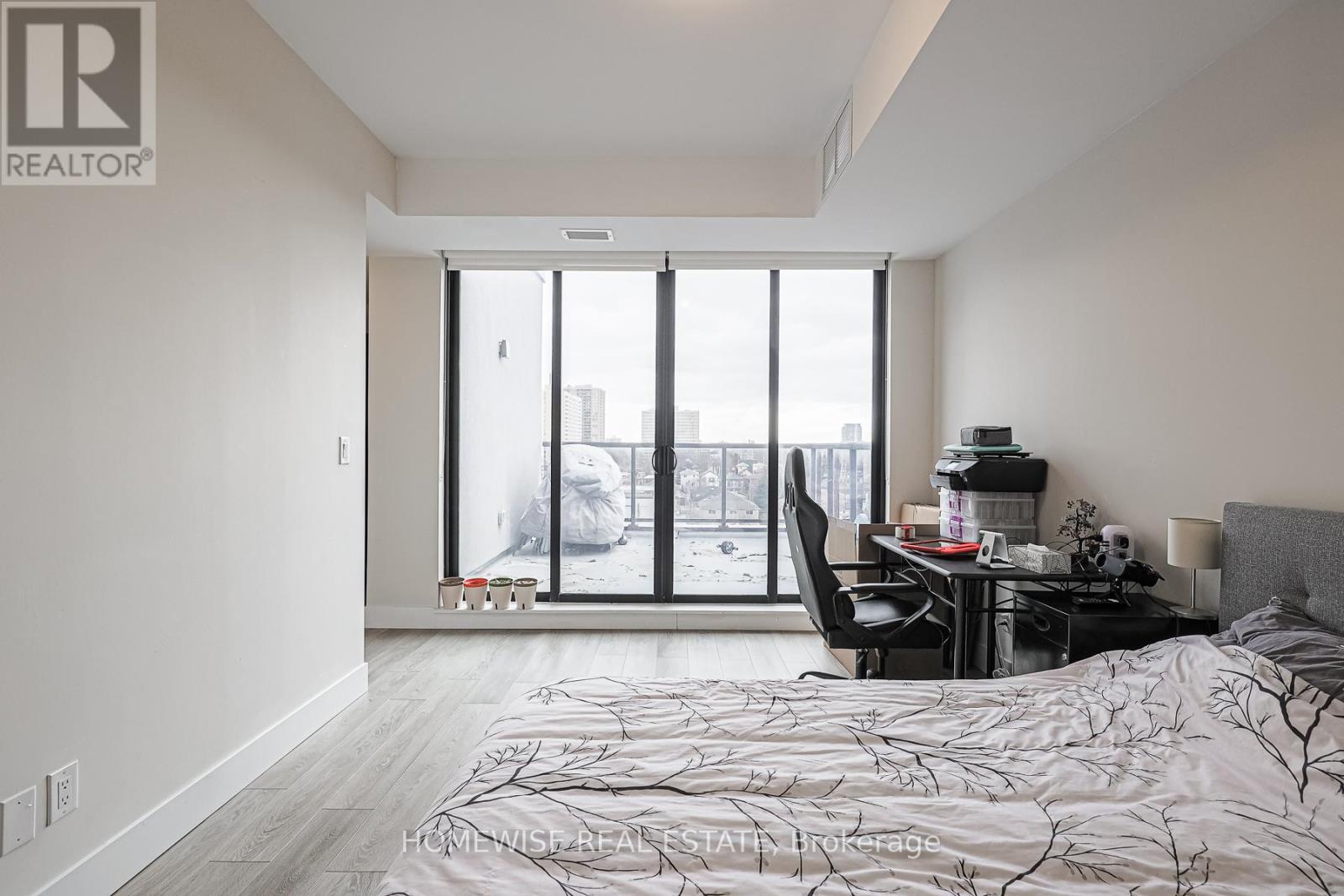 R02 - 293 Viewmount Avenue, Toronto, Ontario  M6B 3H8 - Photo 17 - W12616474