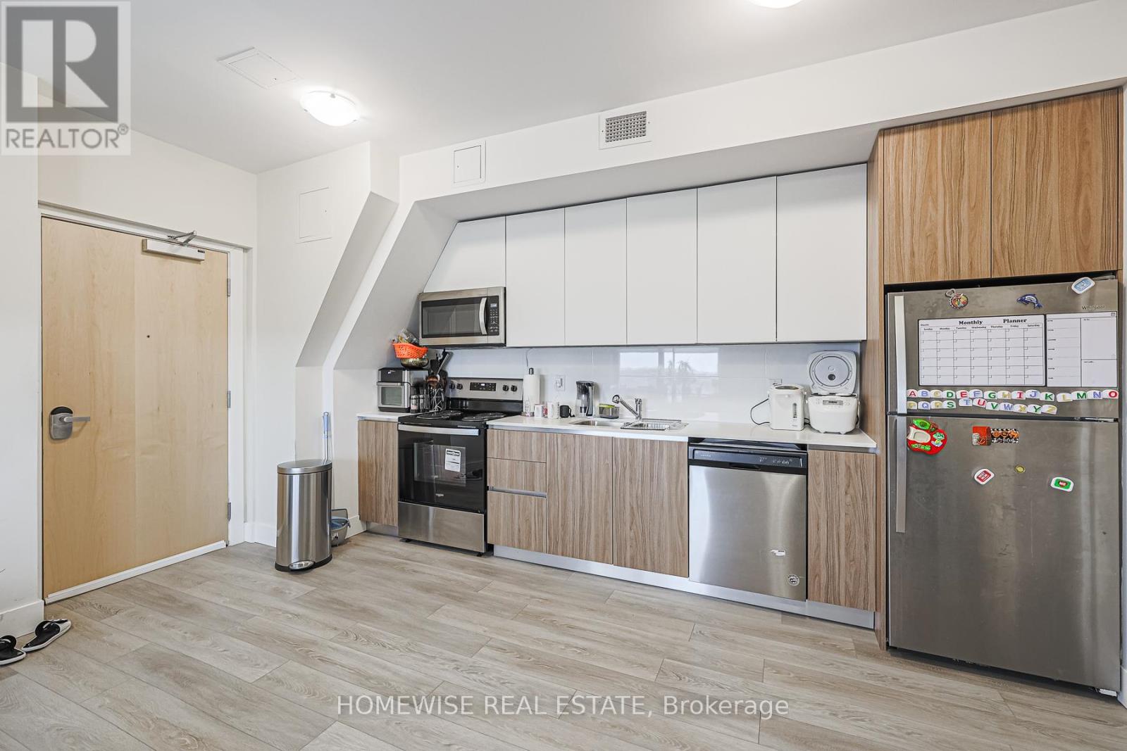 R02 - 293 Viewmount Avenue, Toronto, Ontario  M6B 3H8 - Photo 3 - W12616474