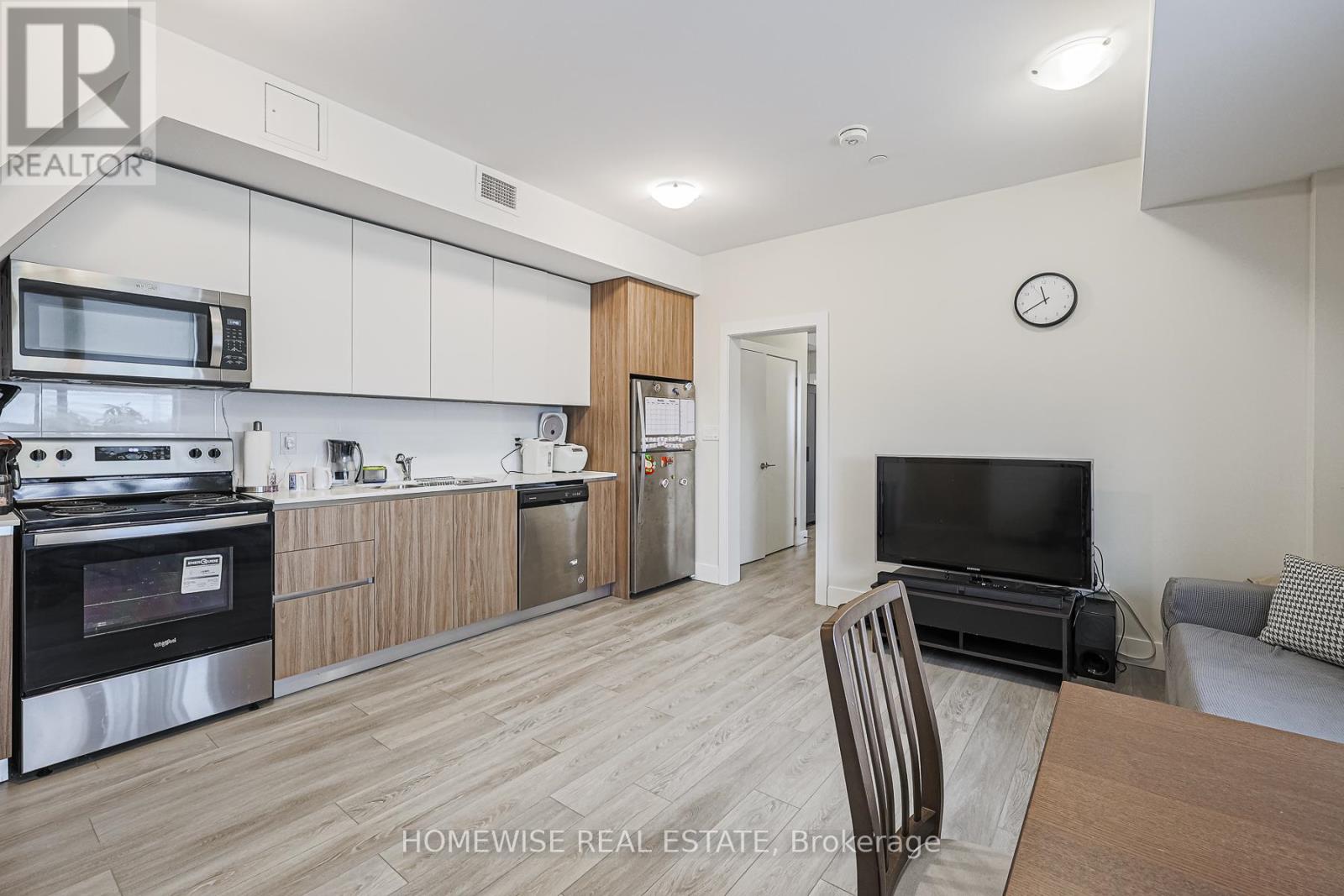 R02 - 293 Viewmount Avenue, Toronto, Ontario  M6B 3H8 - Photo 4 - W12616474