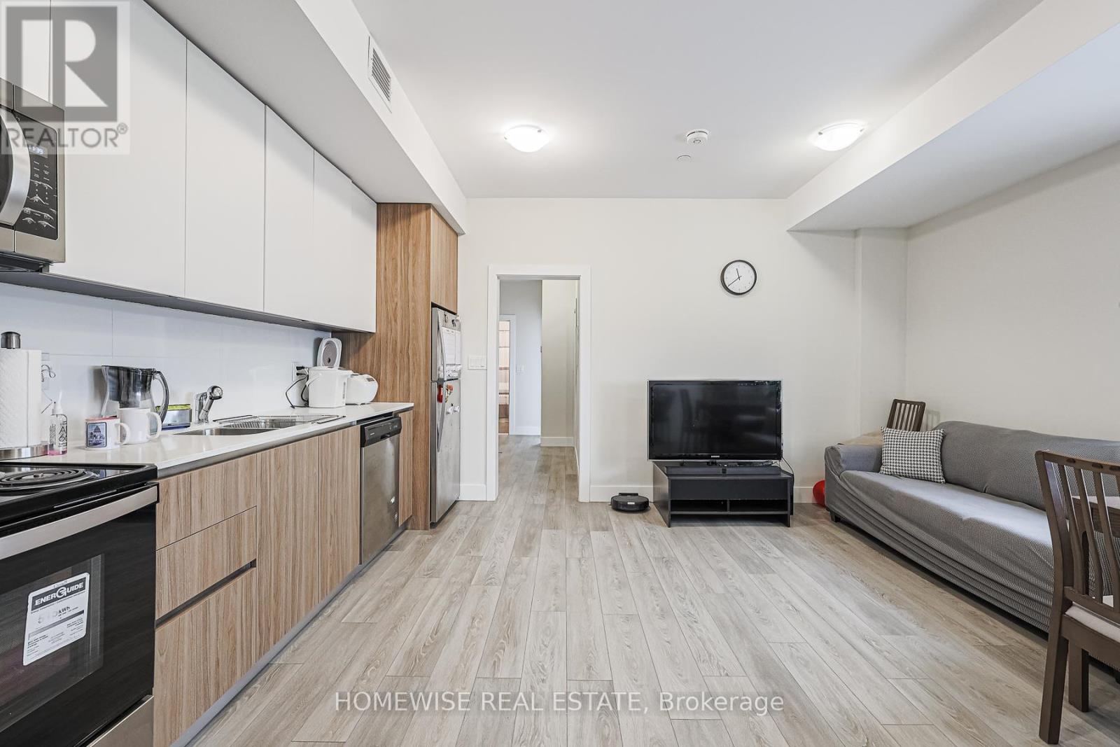 R02 - 293 Viewmount Avenue, Toronto, Ontario  M6B 3H8 - Photo 5 - W12616474