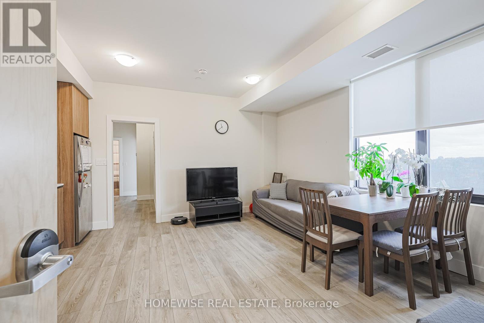 R02 - 293 Viewmount Avenue, Toronto, Ontario  M6B 3H8 - Photo 7 - W12616474