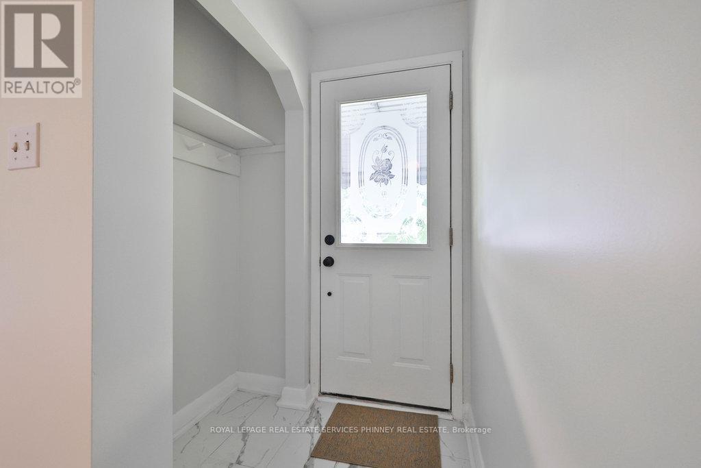 68 Oriole Avenue, Mississauga, Ontario  L5G 1V2 - Photo 3 - W12616486