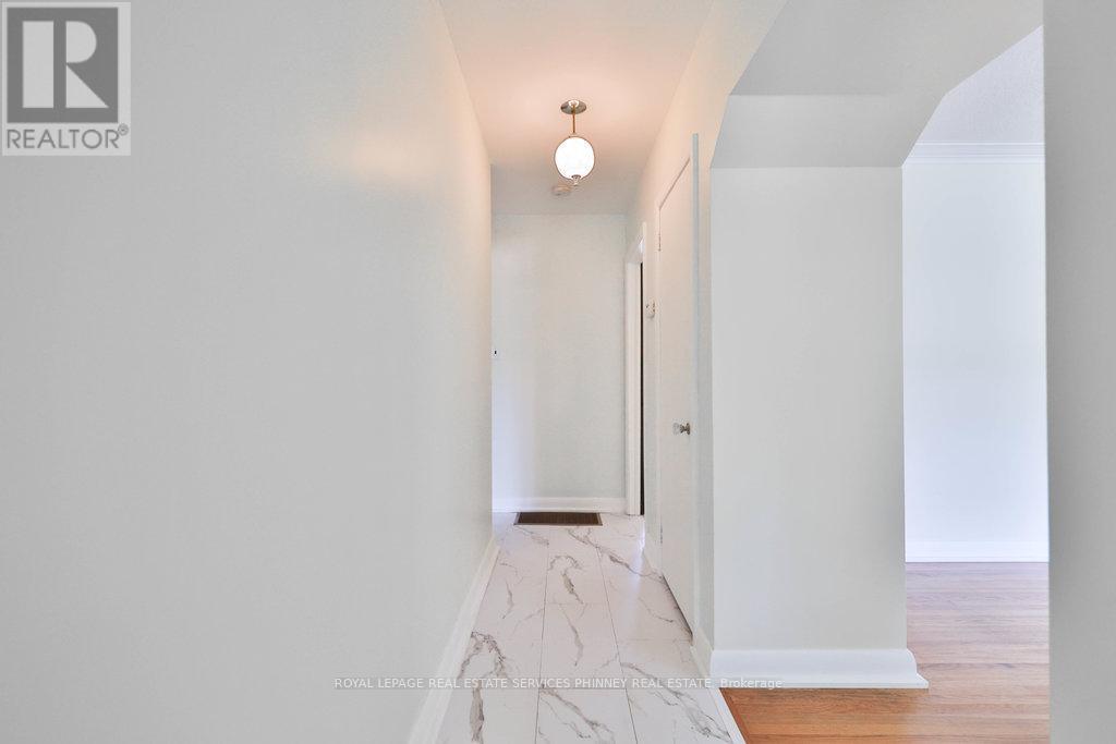 68 Oriole Avenue, Mississauga, Ontario  L5G 1V2 - Photo 4 - W12616486