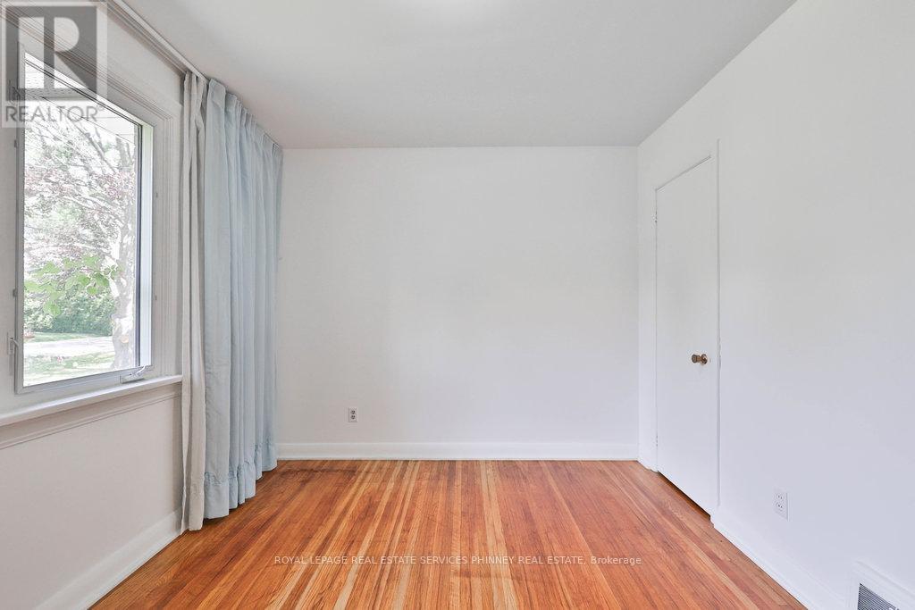 68 Oriole Avenue, Mississauga, Ontario  L5G 1V2 - Photo 9 - W12616486